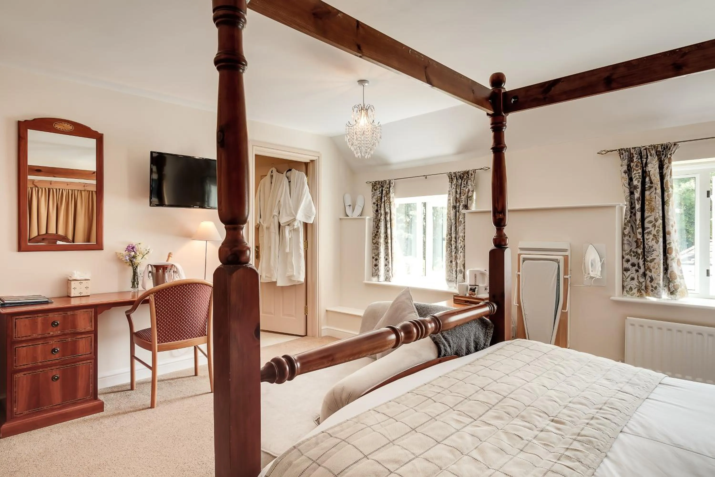 Bedroom, Bed in The Lordleaze Hotel And Restaurant