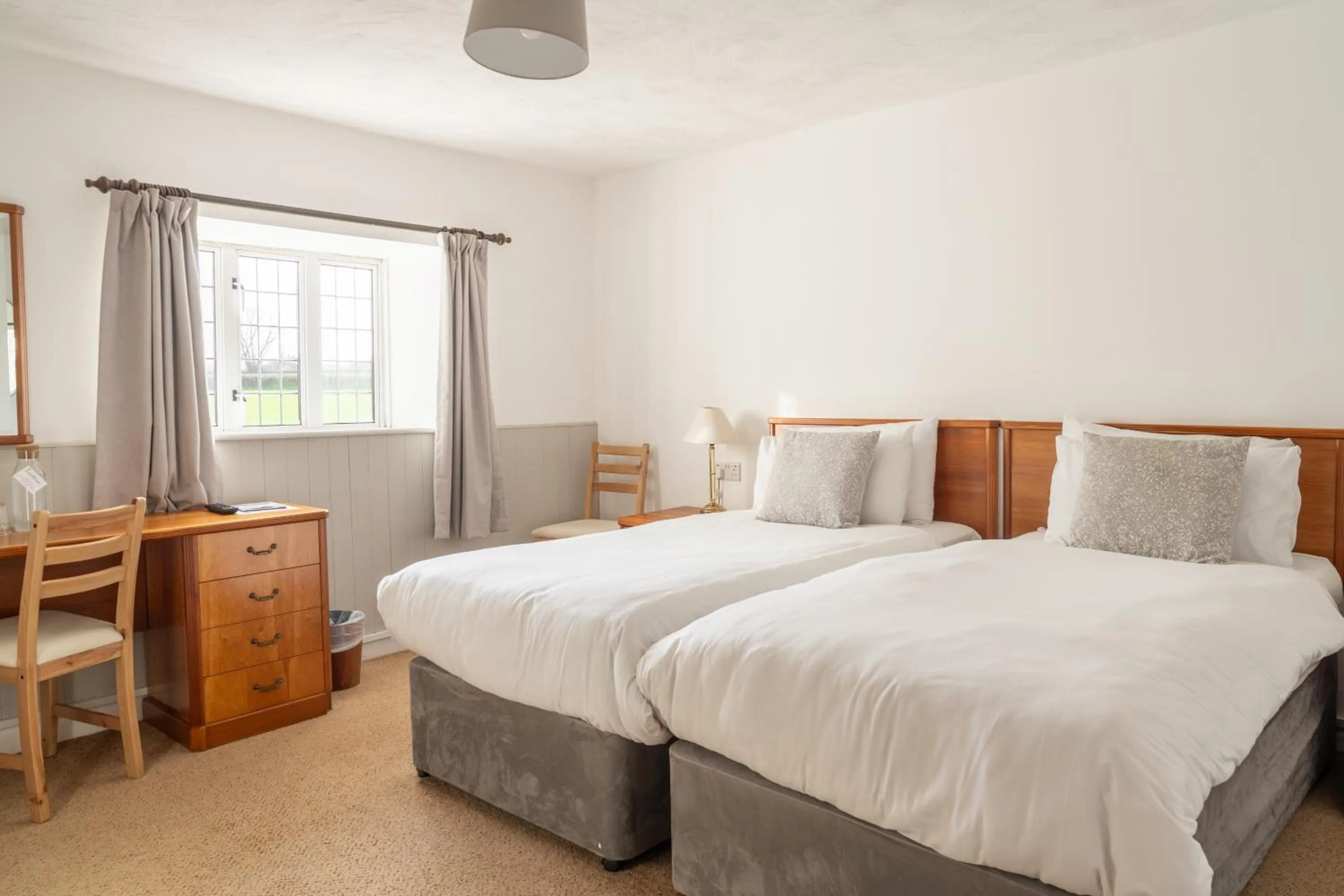 Bedroom, Bed in The Lordleaze Hotel And Restaurant