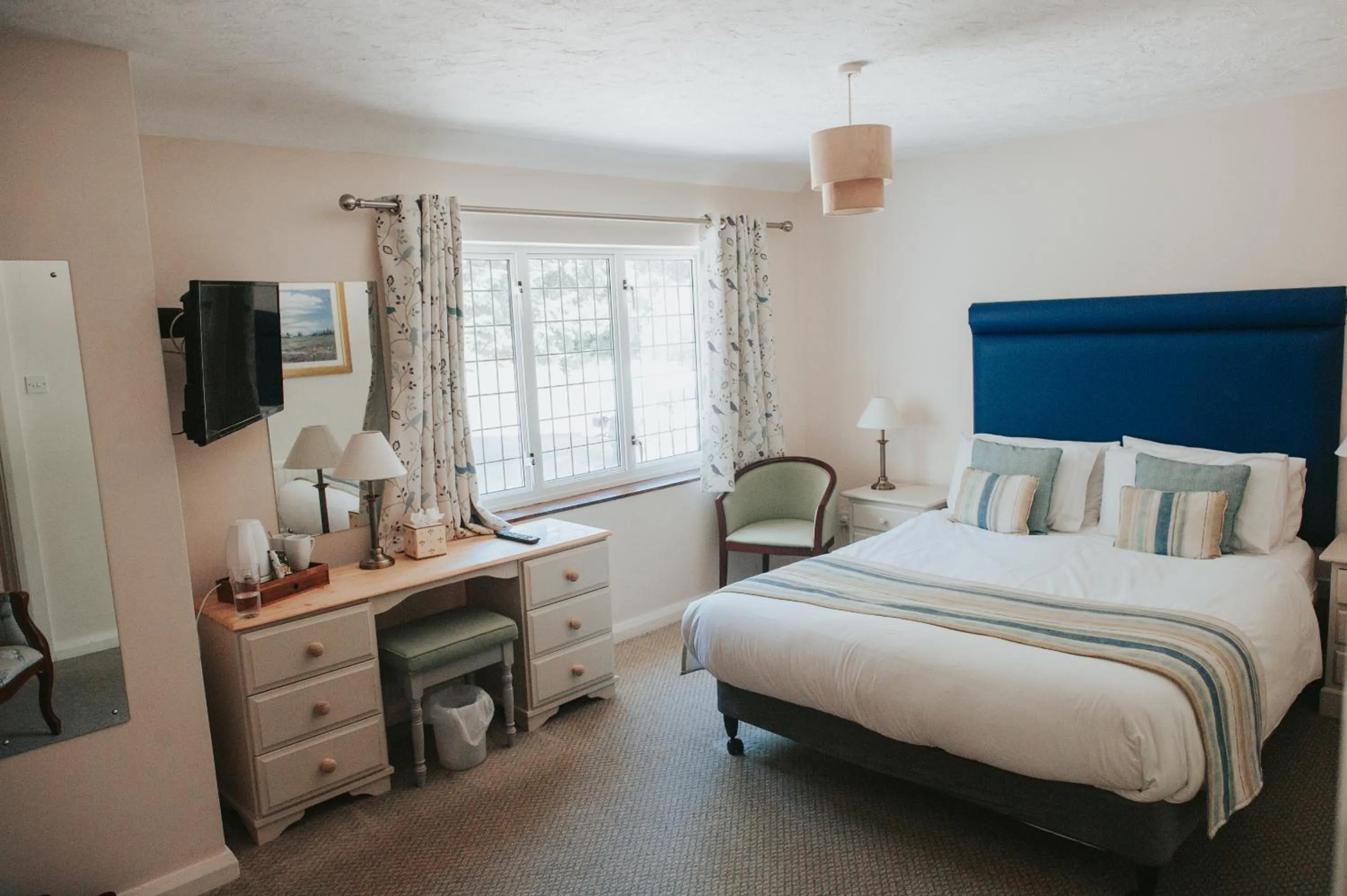 Bedroom, Bed in The Lordleaze Hotel And Restaurant