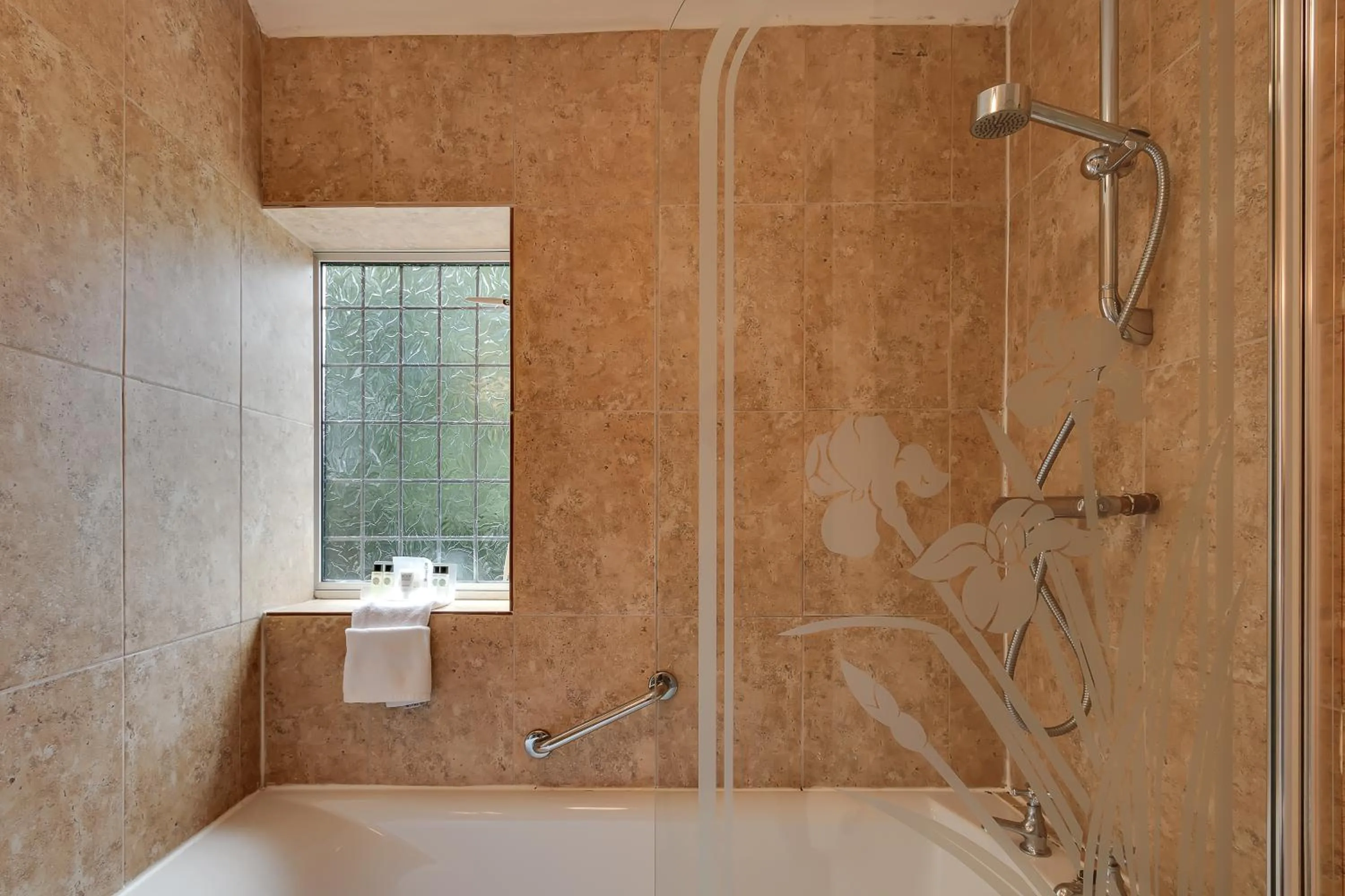 Bathroom in The Lordleaze Hotel And Restaurant