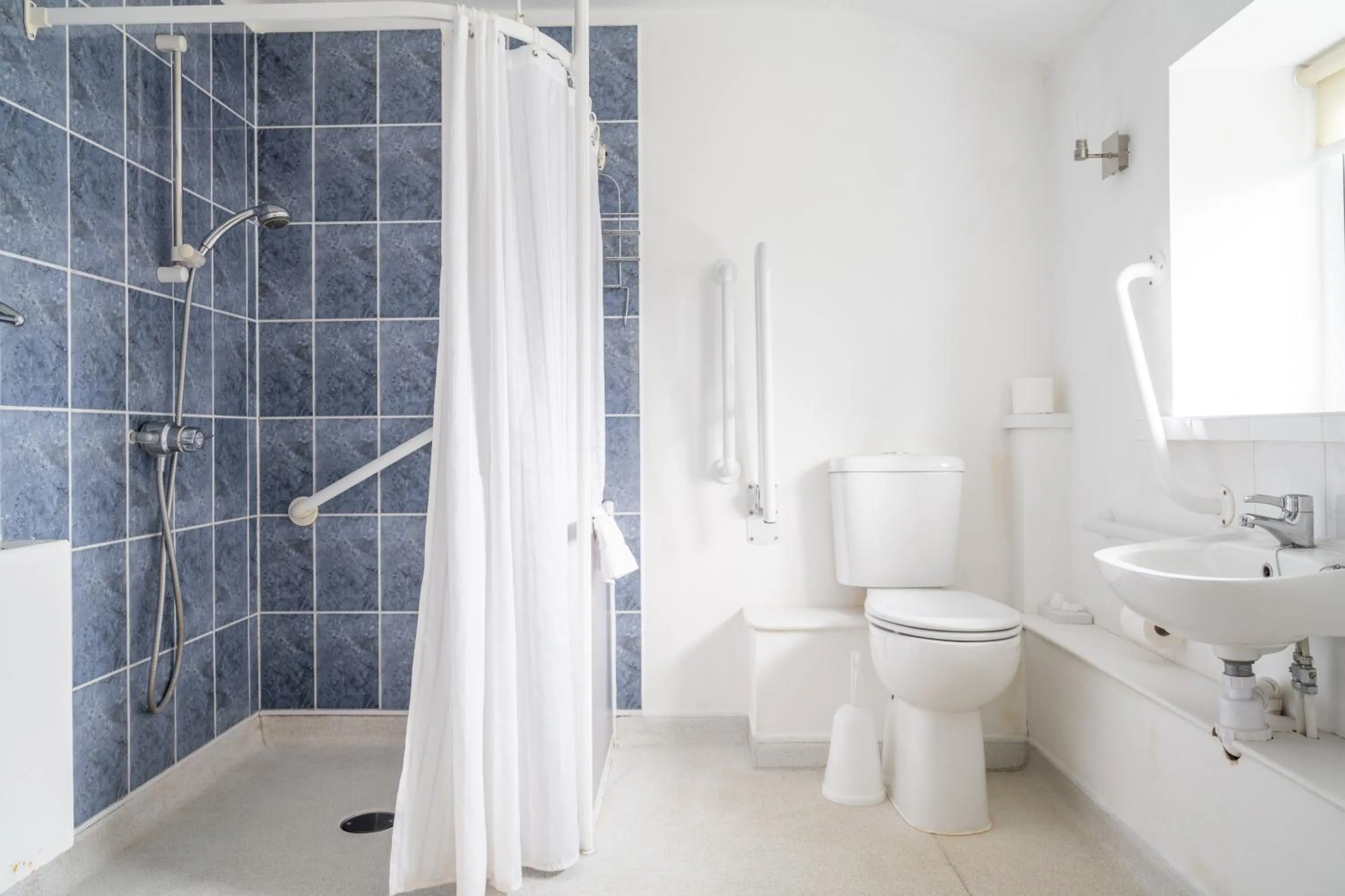 Bathroom in The Lordleaze Hotel And Restaurant