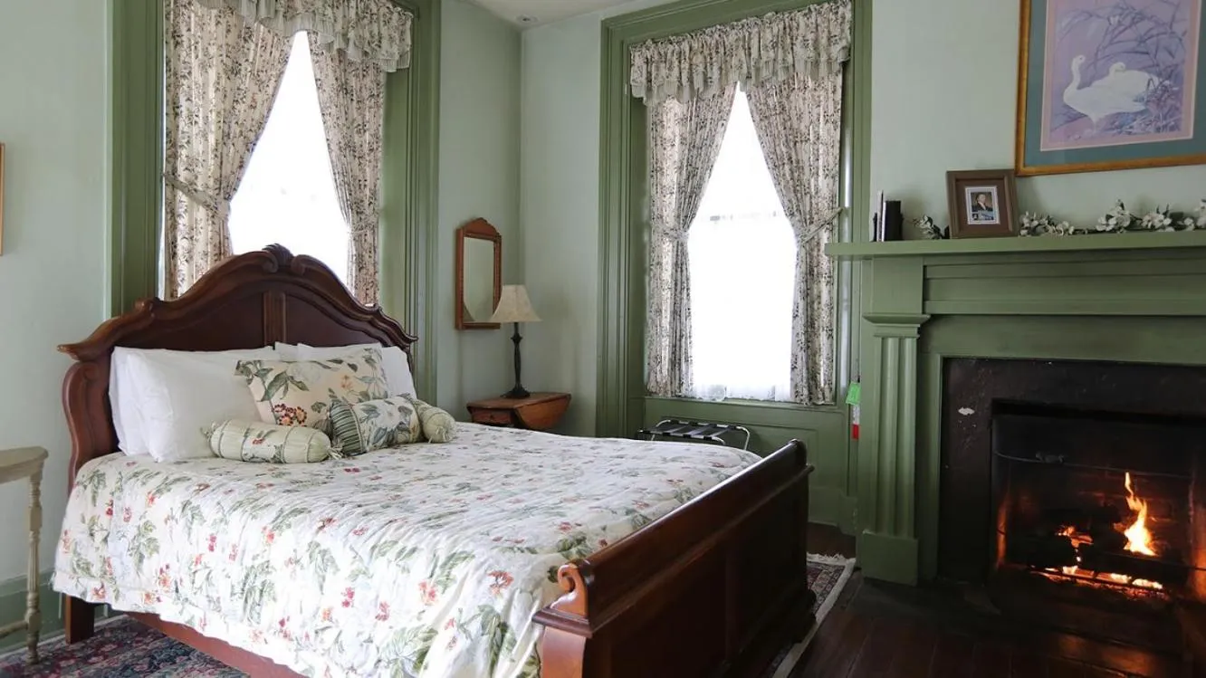 Bed in The Lafayette Inn & Restaurant