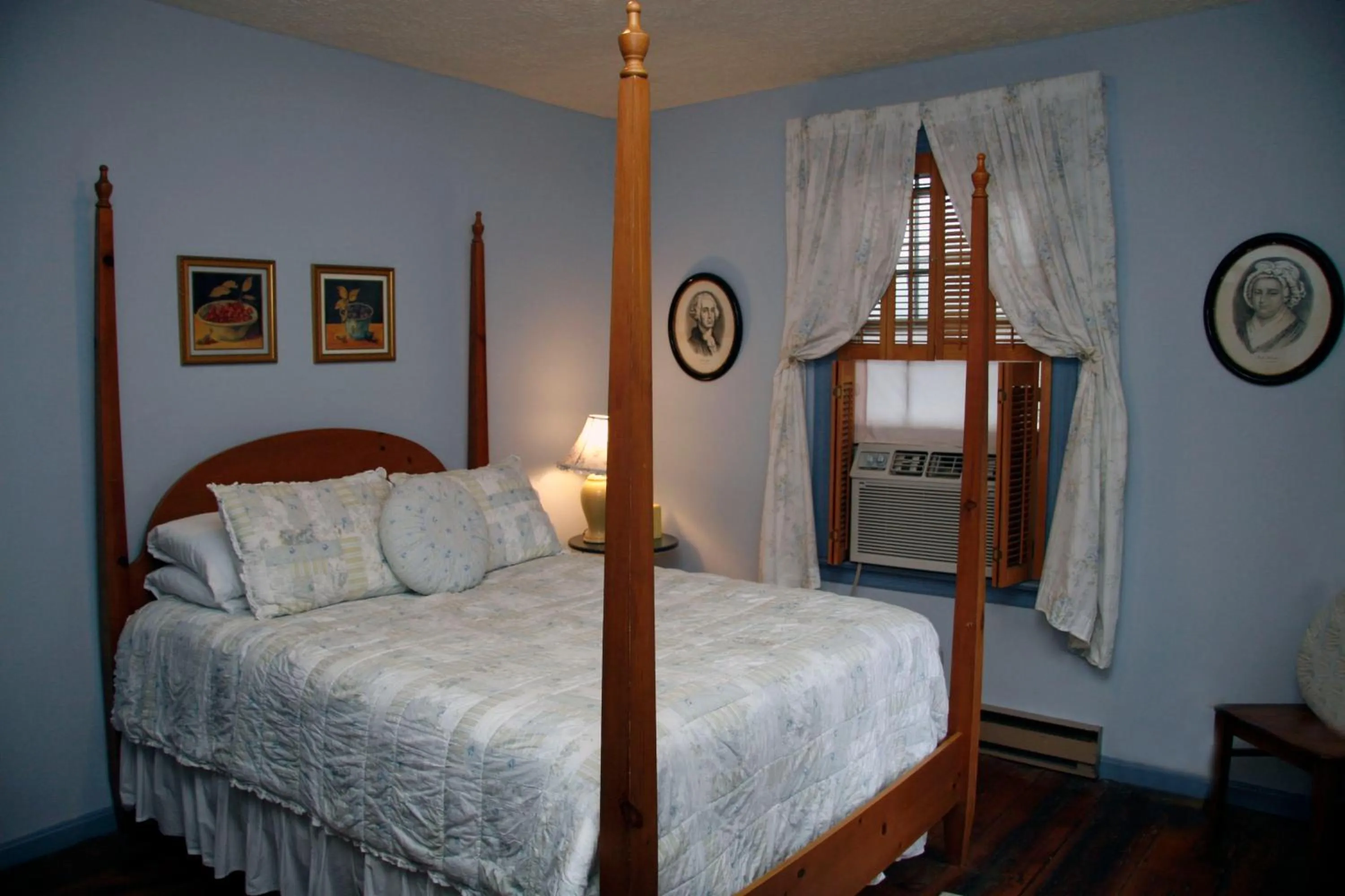 Bed in The Lafayette Inn & Restaurant