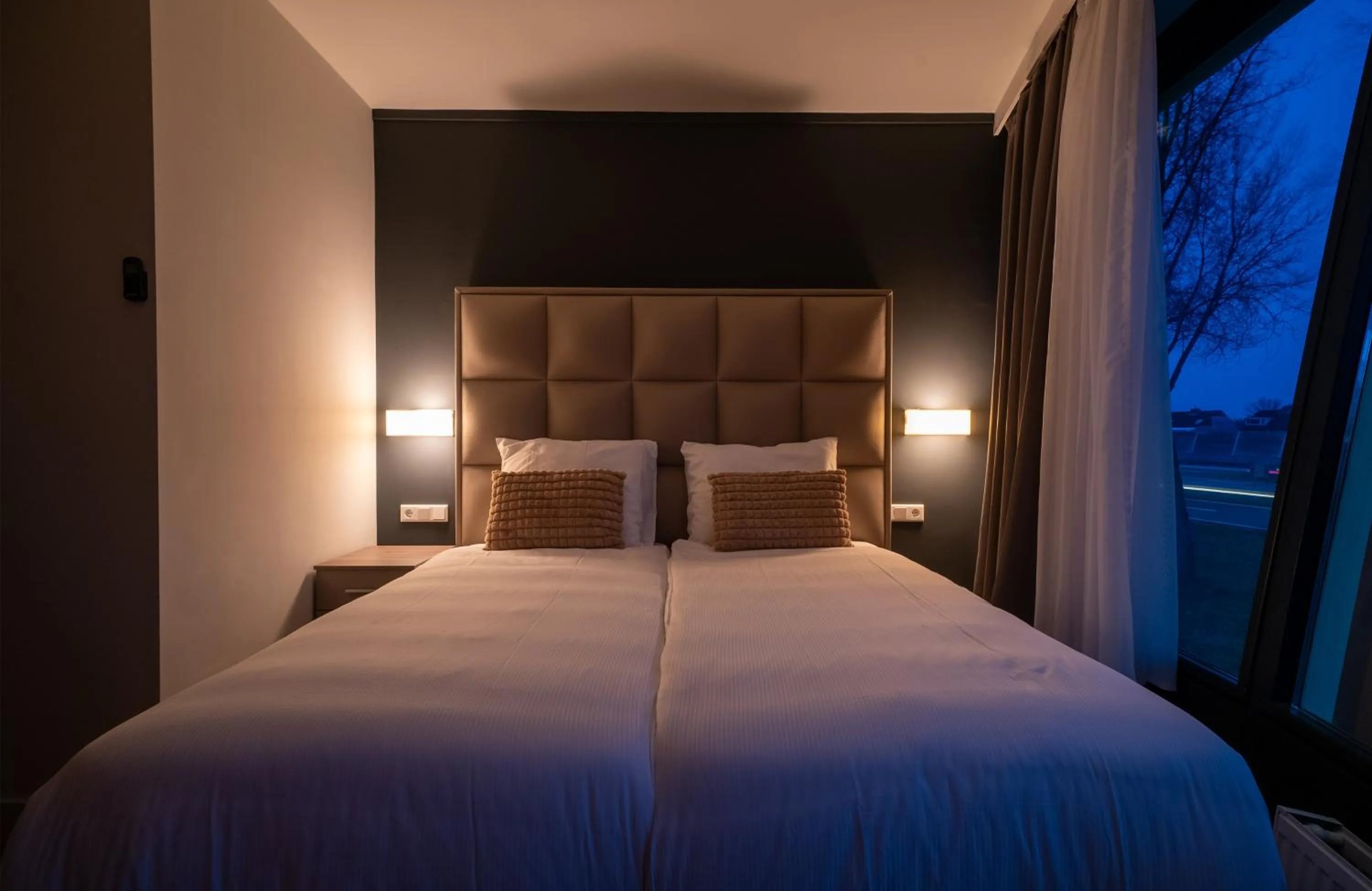 Bed in MA Airport Hotel