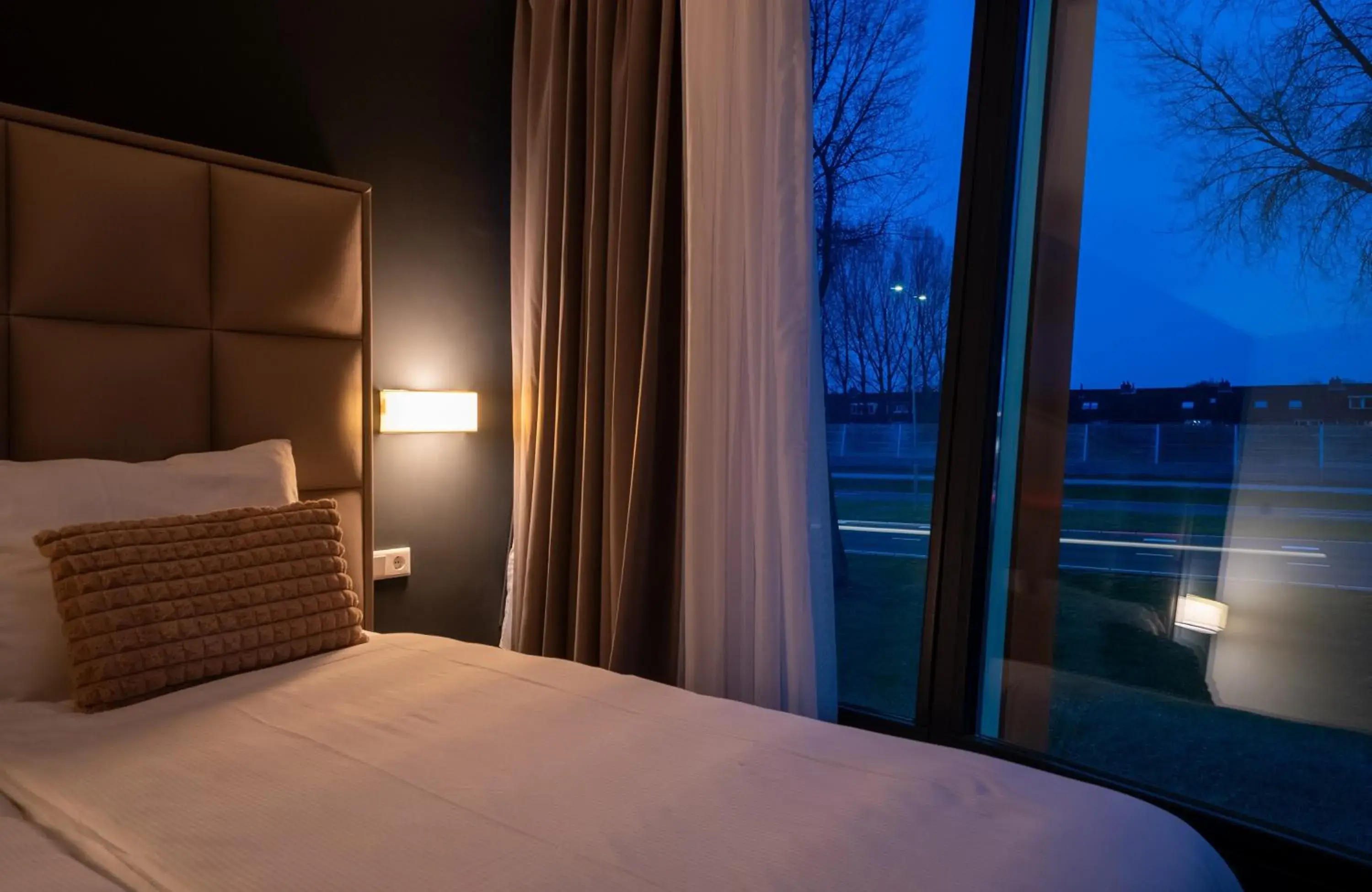 Bed in MA Airport Hotel Bed in MA Airport Hotel