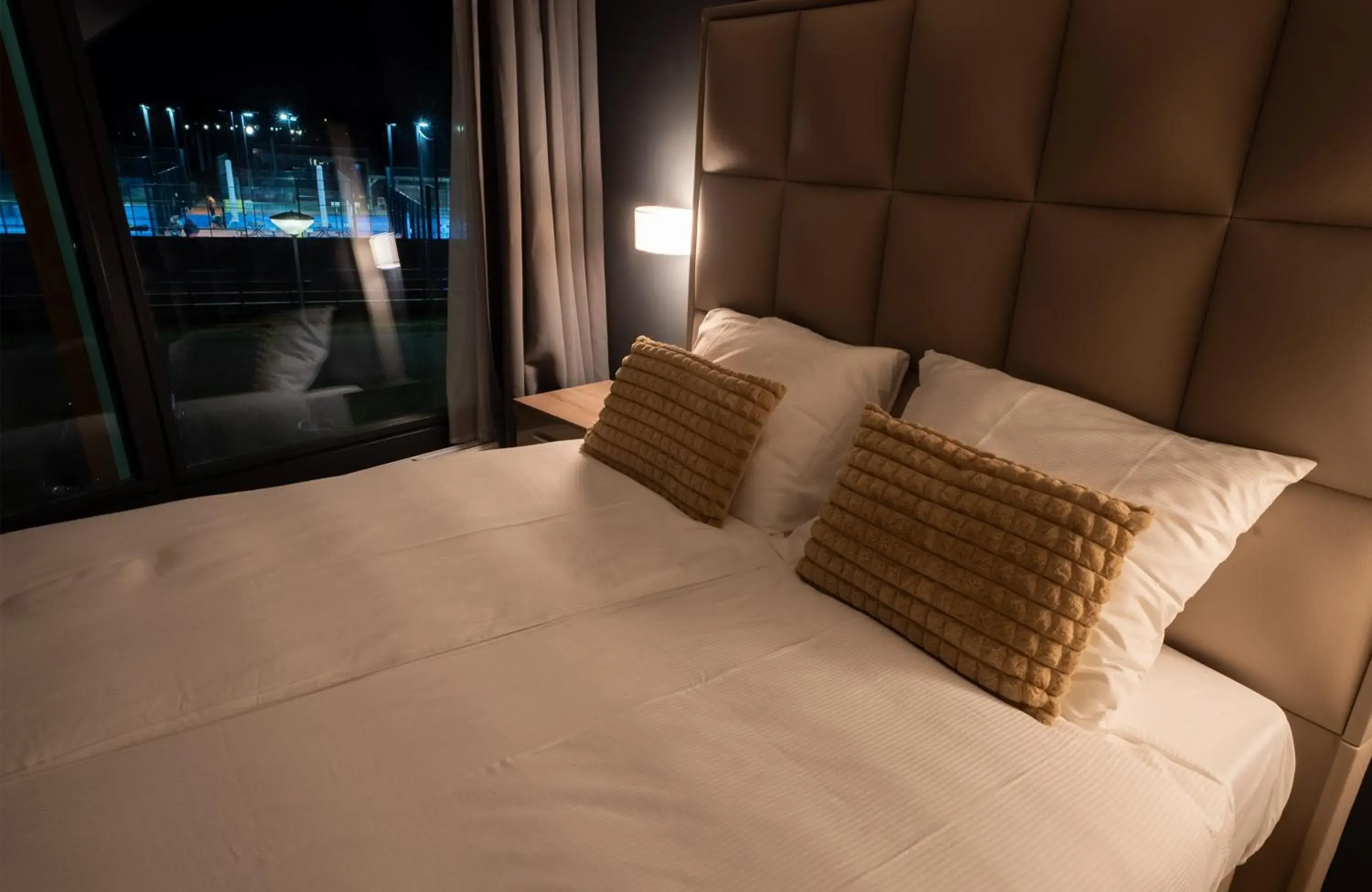 Bed in MA Airport Hotel Bed in MA Airport Hotel