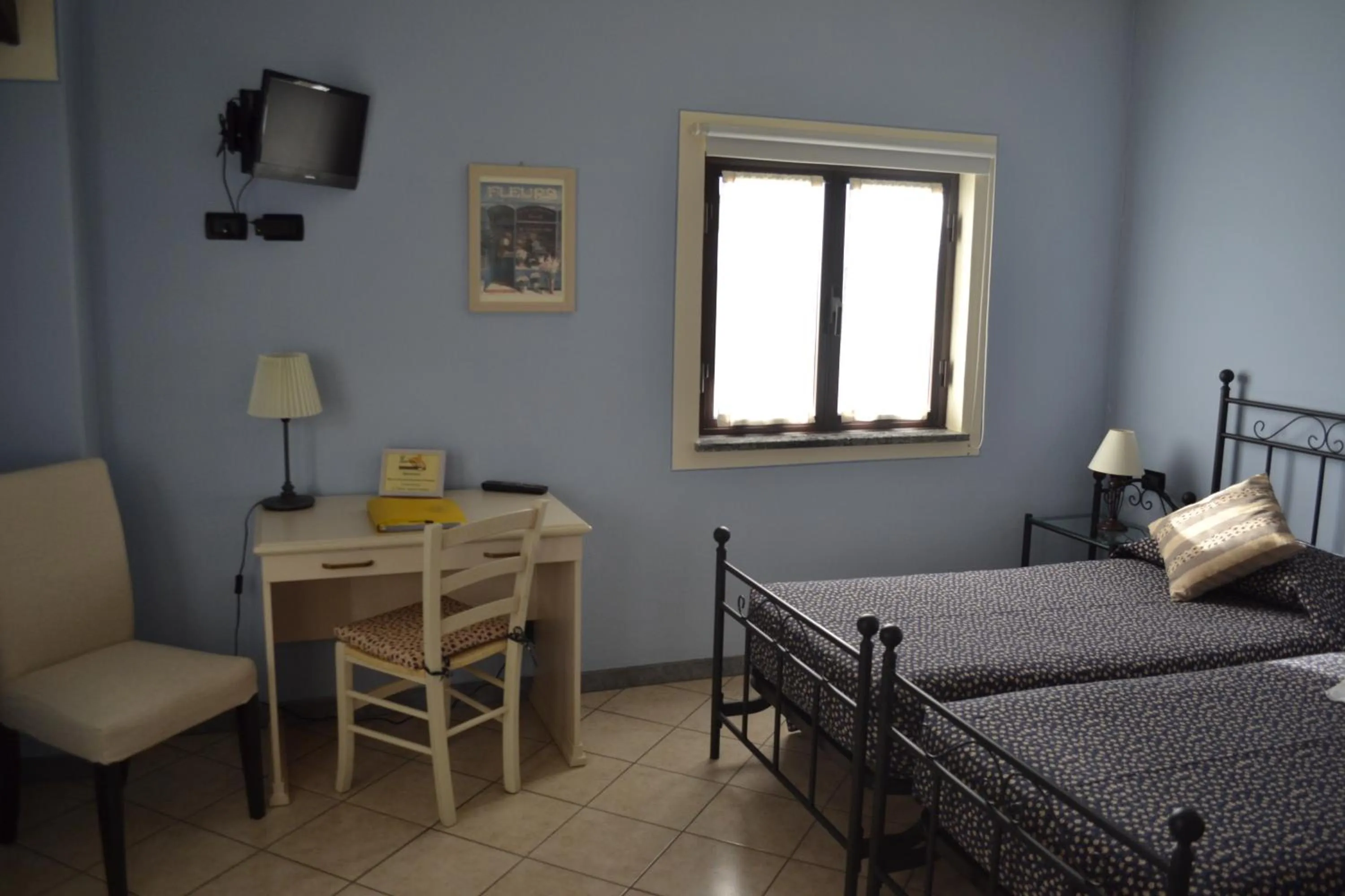 Bedroom, Bed in El Garbin