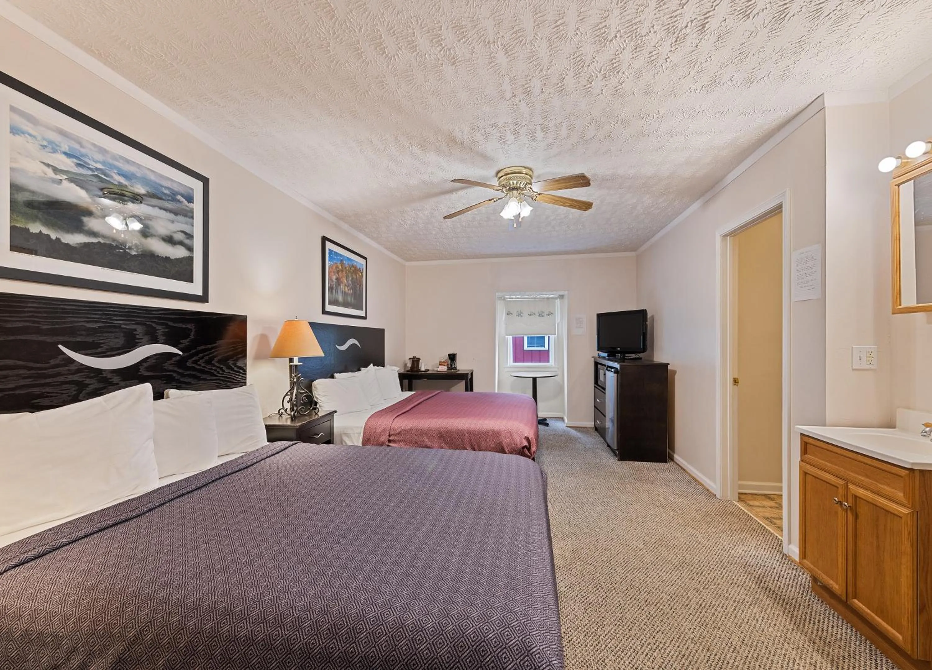 Bed in The Valley Inn