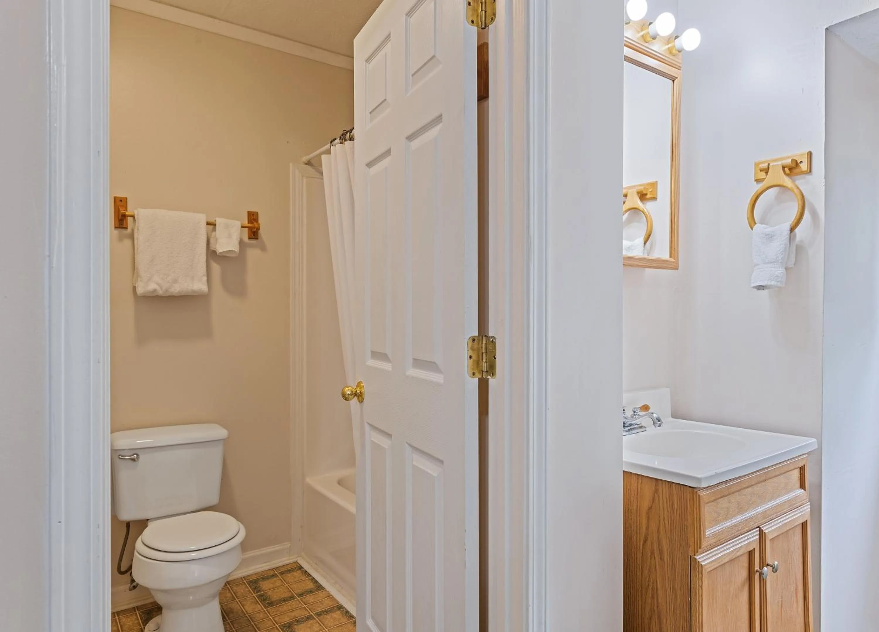 Shower in The Valley Inn