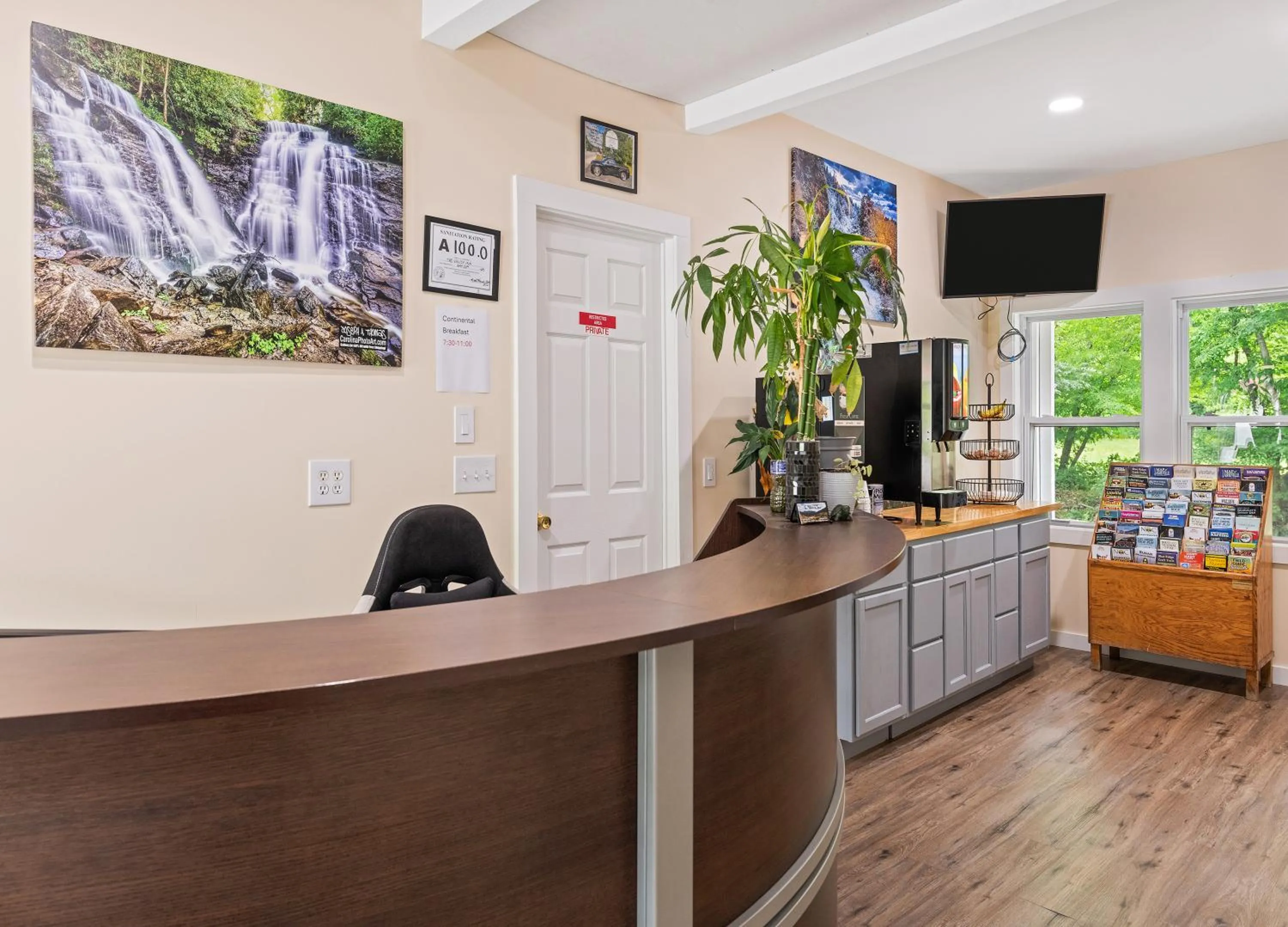 Coffee/tea facilities in The Valley Inn