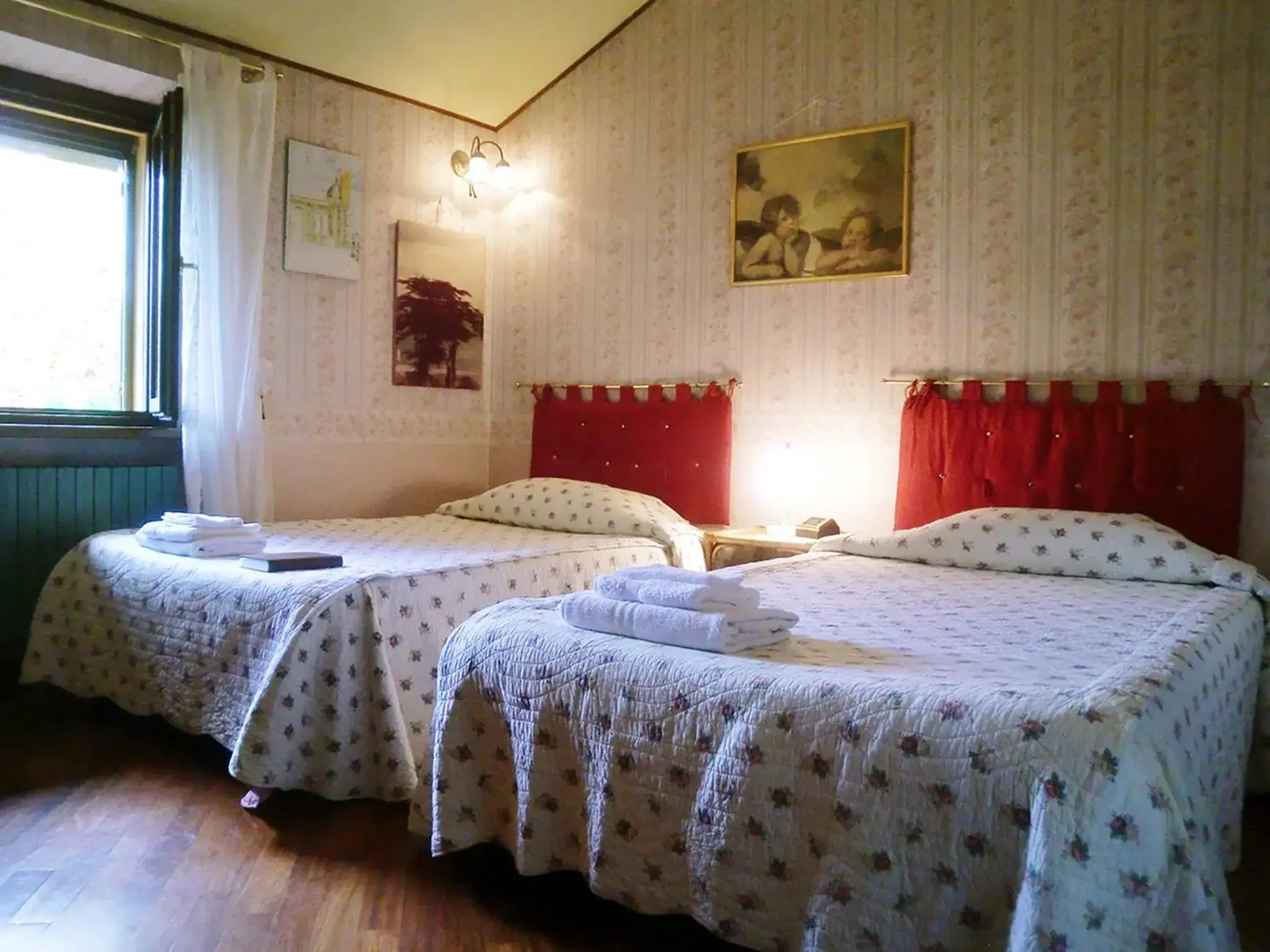Twin Room with Private Bathroom - single occupancy in B&B Piceno Twin Room with Private Bathroom - single occupancy in B&B Piceno