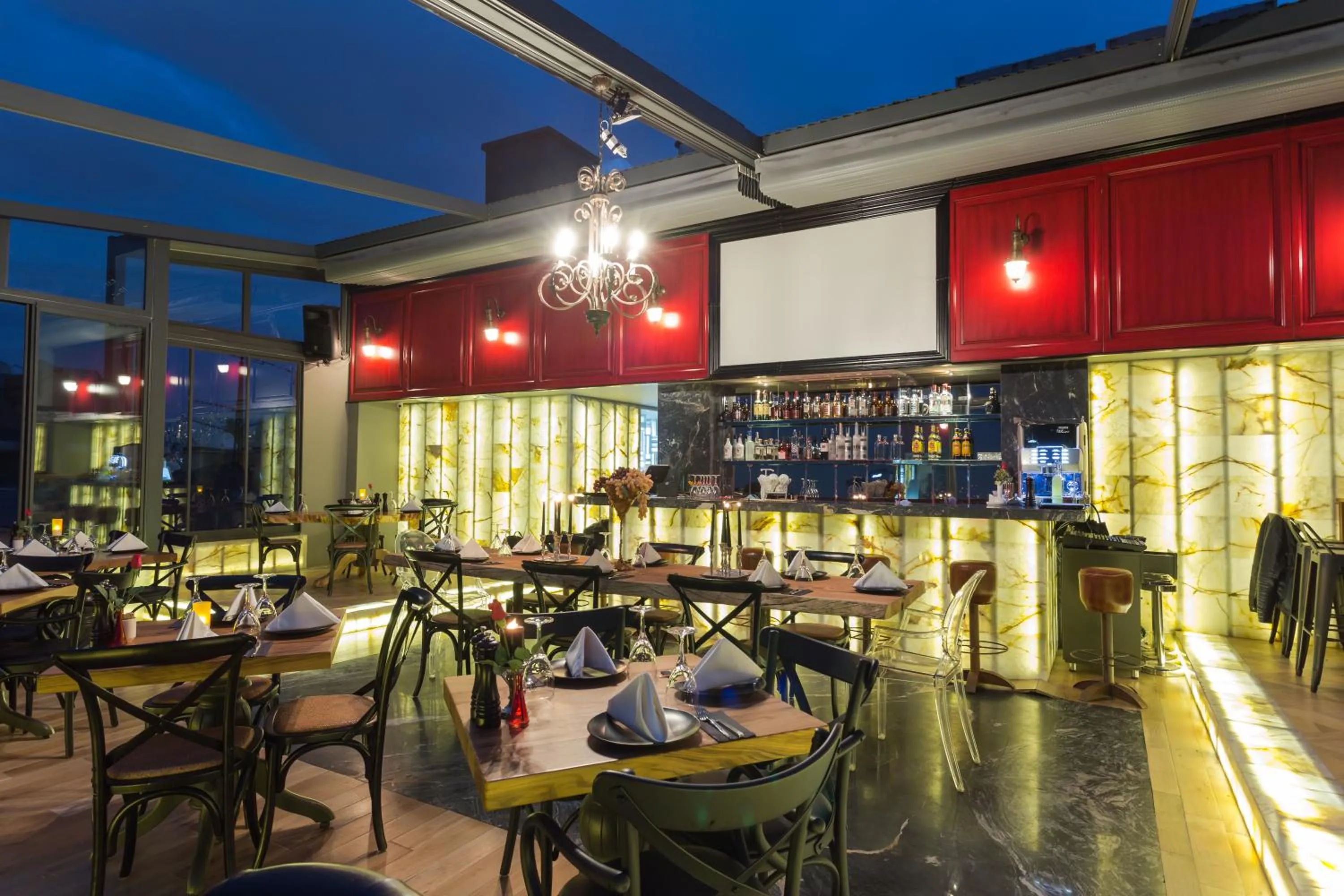 Restaurant/places to eat in Check Inn Suite Hotel & SPA