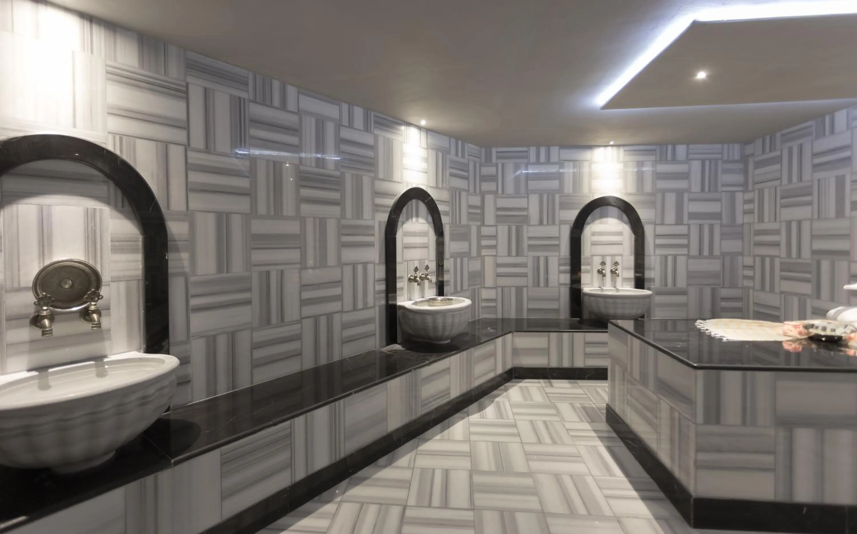 Massage in Check Inn Suite Hotel & SPA