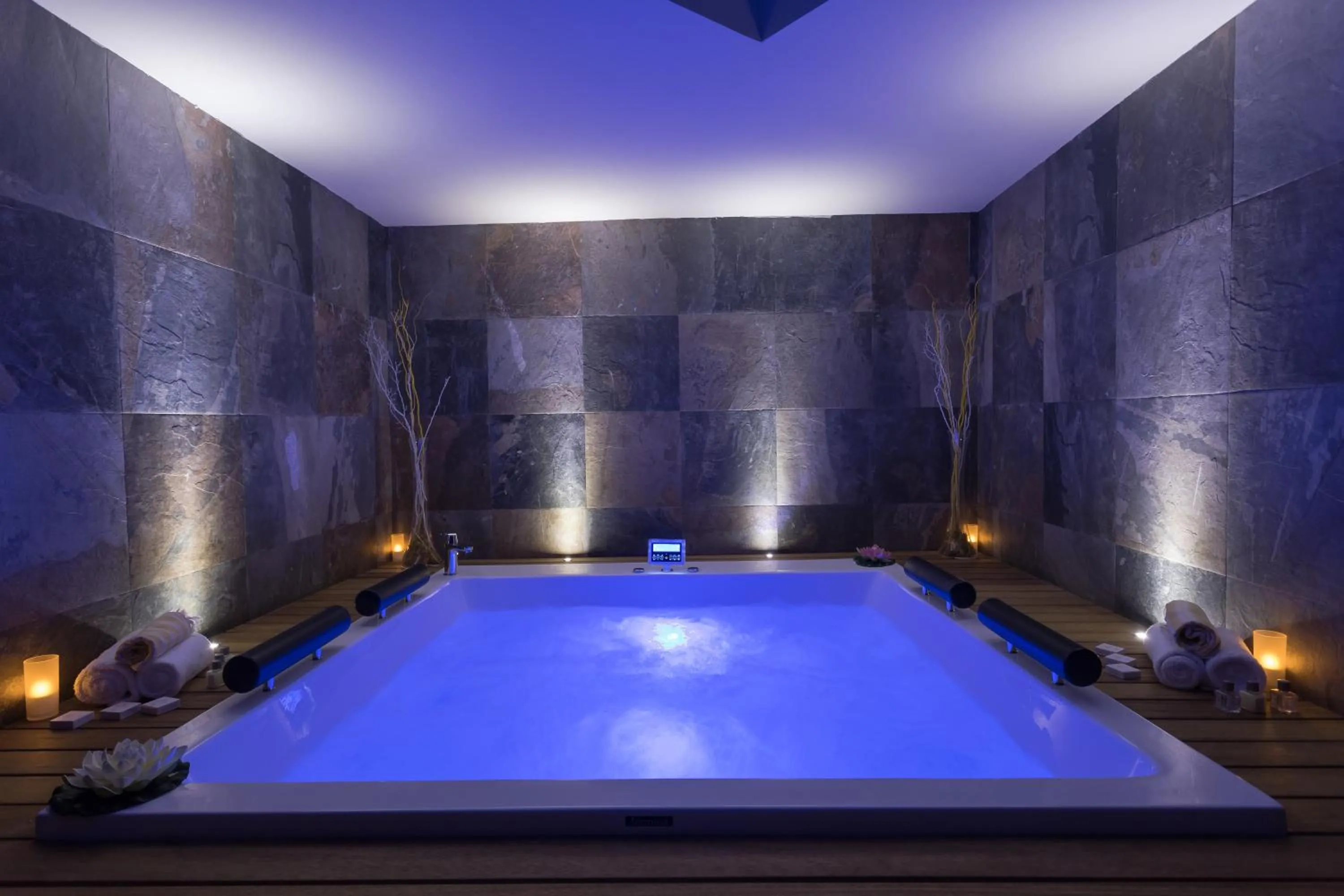 Hot Spring Bath in Check Inn Suite Hotel & SPA