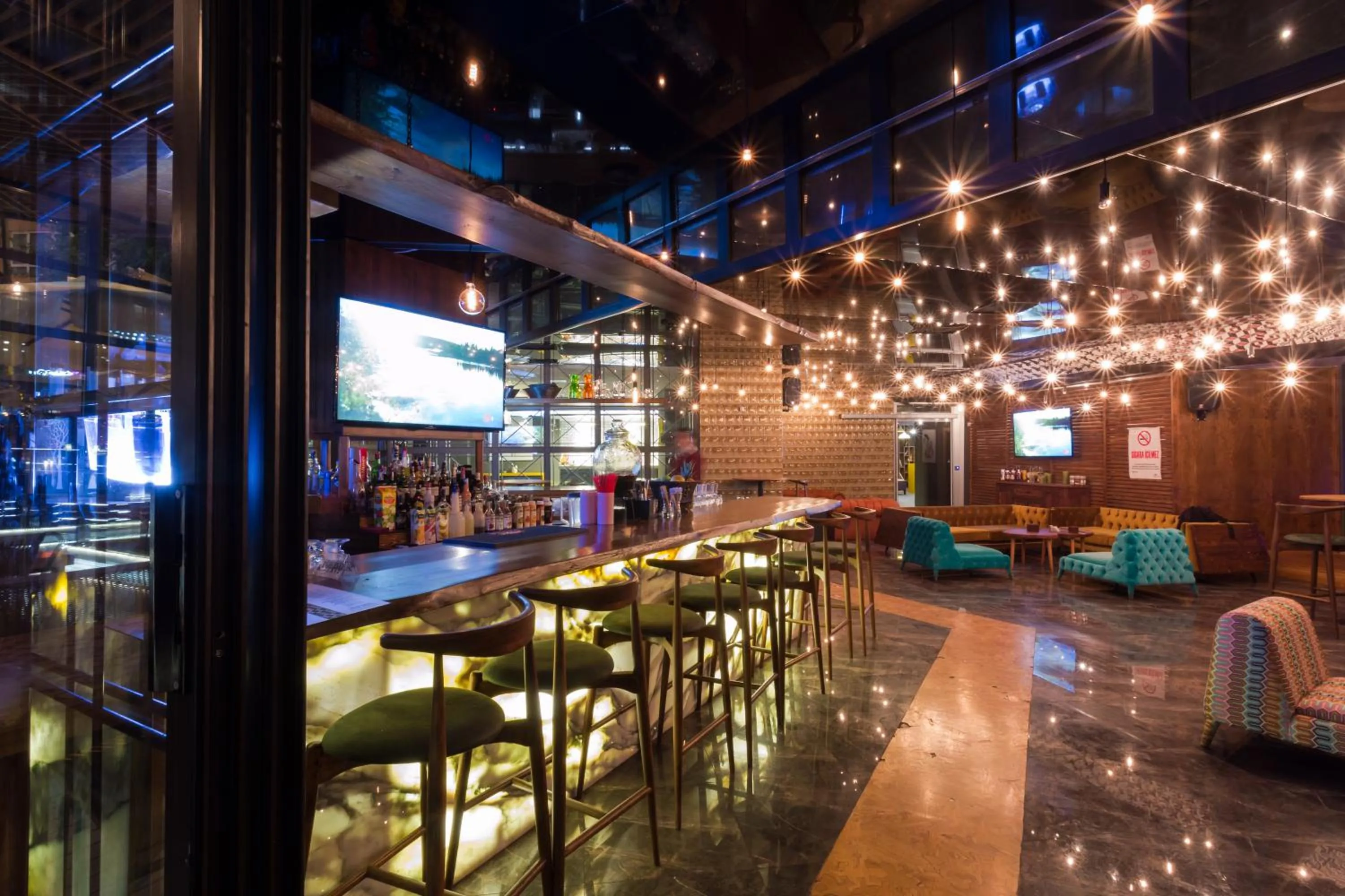 Lounge or bar in Check Inn Suite Hotel & SPA