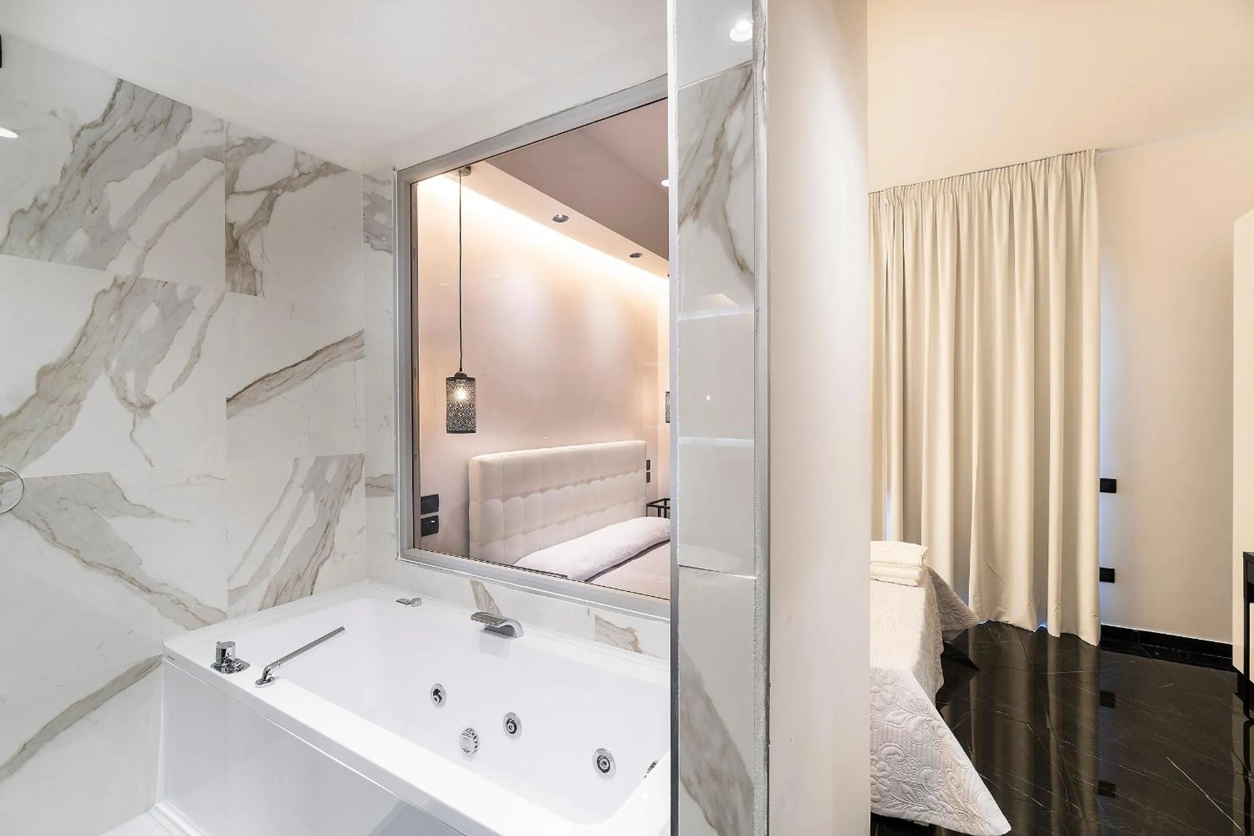 Shower, Bed in Chez Anna B&B - Adults only