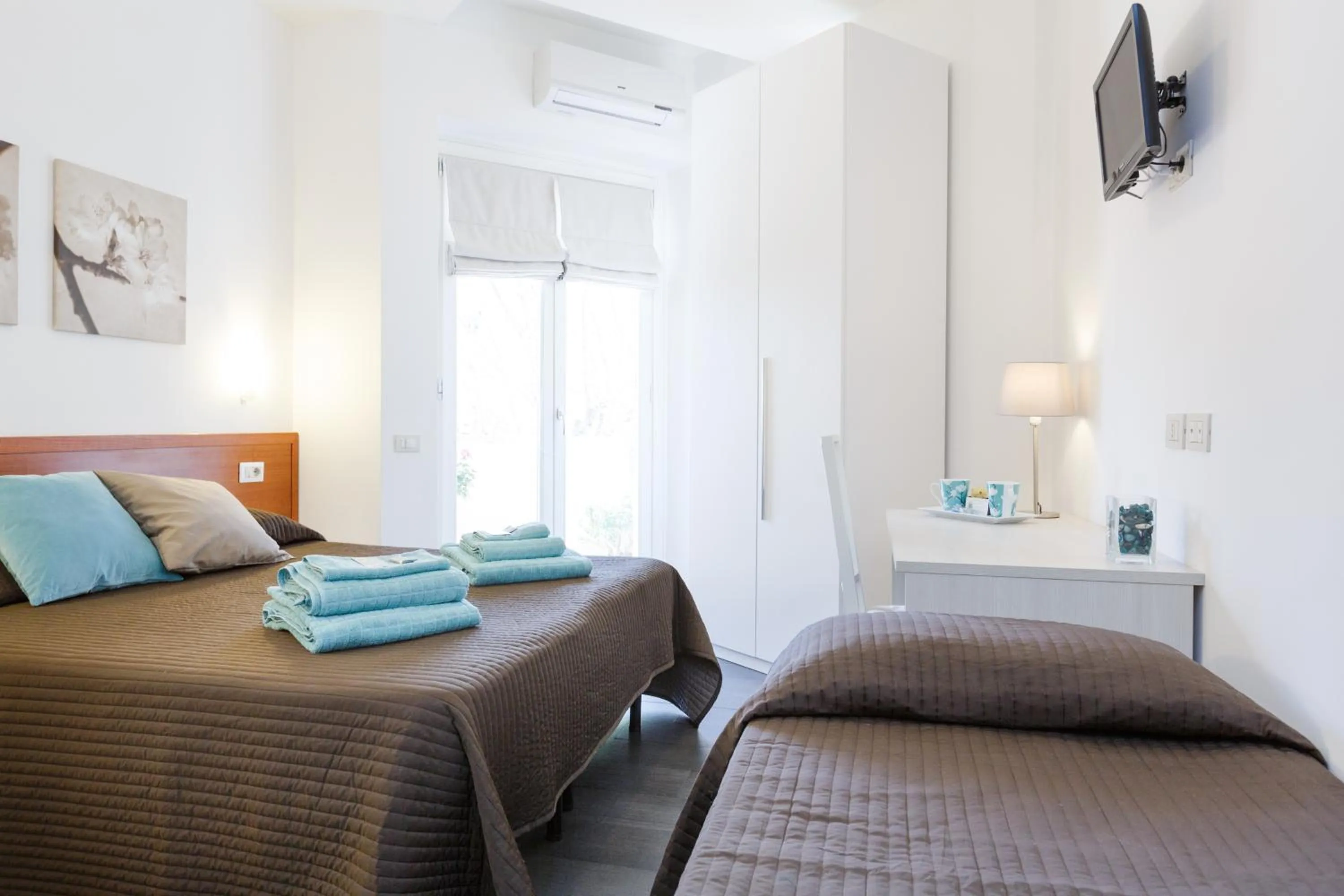 Photo of the whole room, Bed in Roma Trastevere Relais Guest House