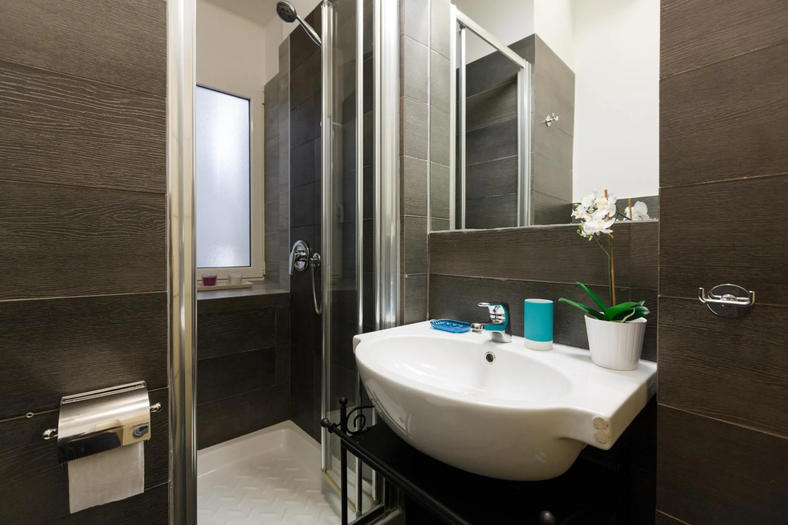 Shower in Roma Trastevere Relais Guest House