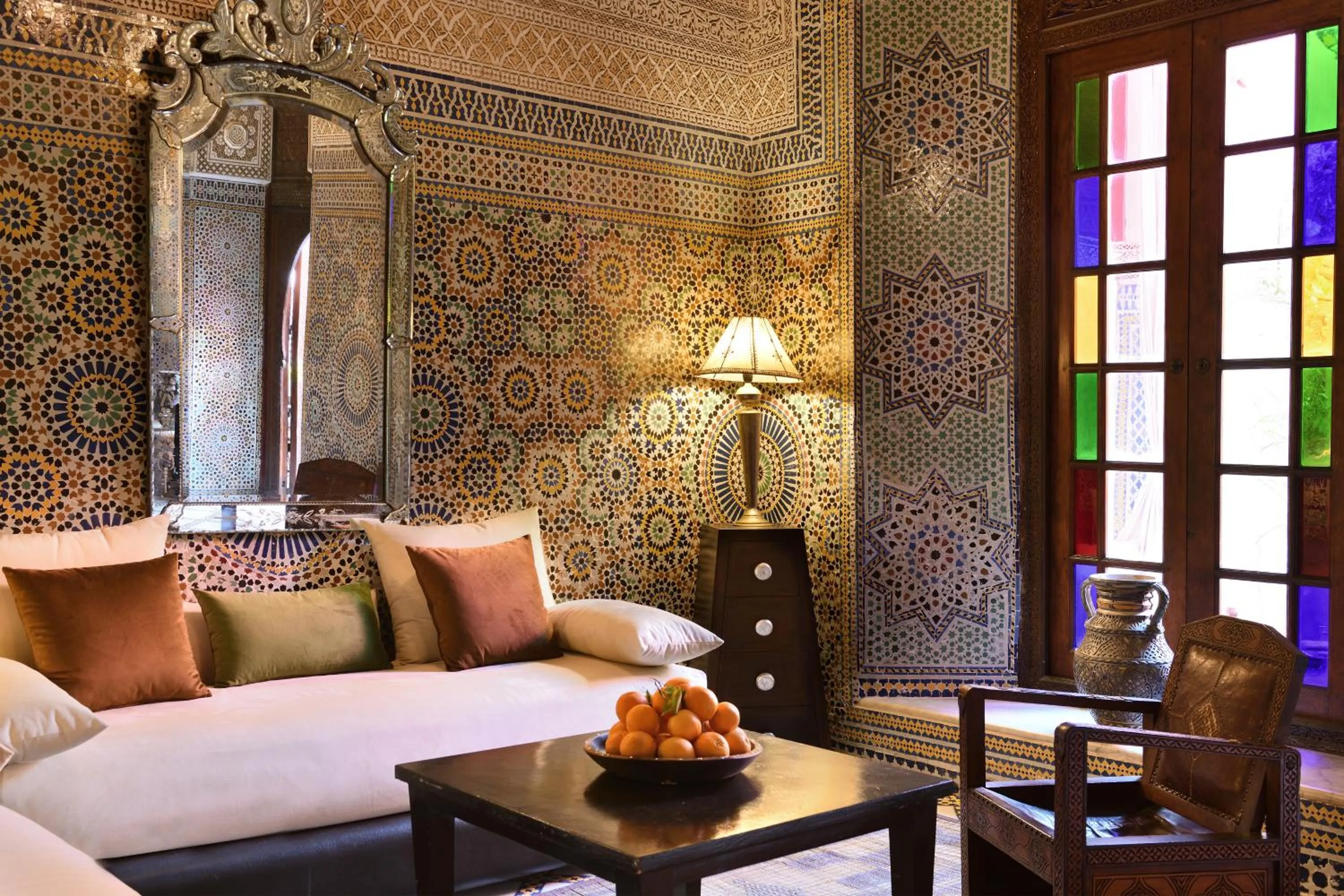 Seating area, Bed in Riad L'Aziza