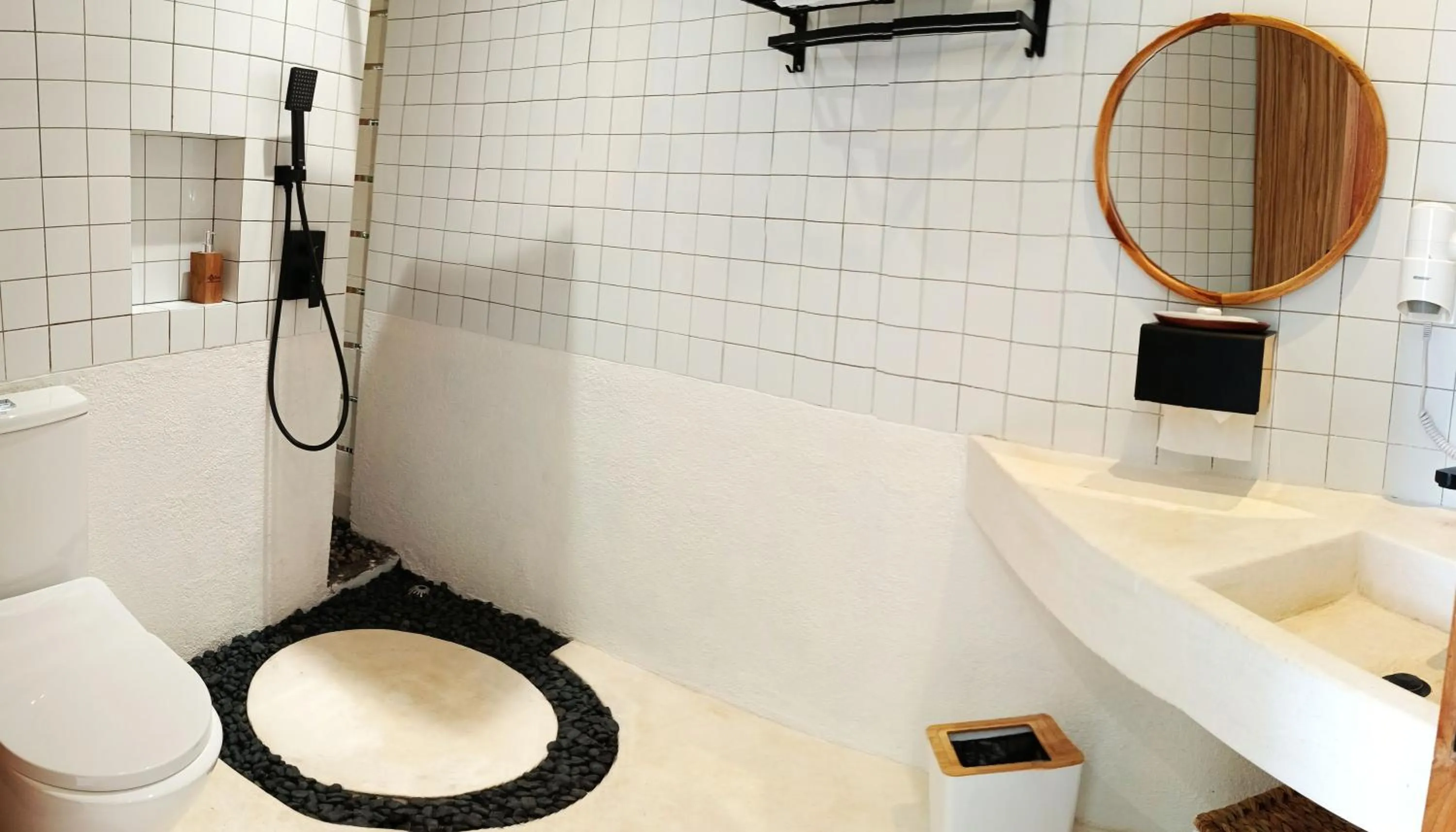 Shower in Sangkar Cottage & Eatery