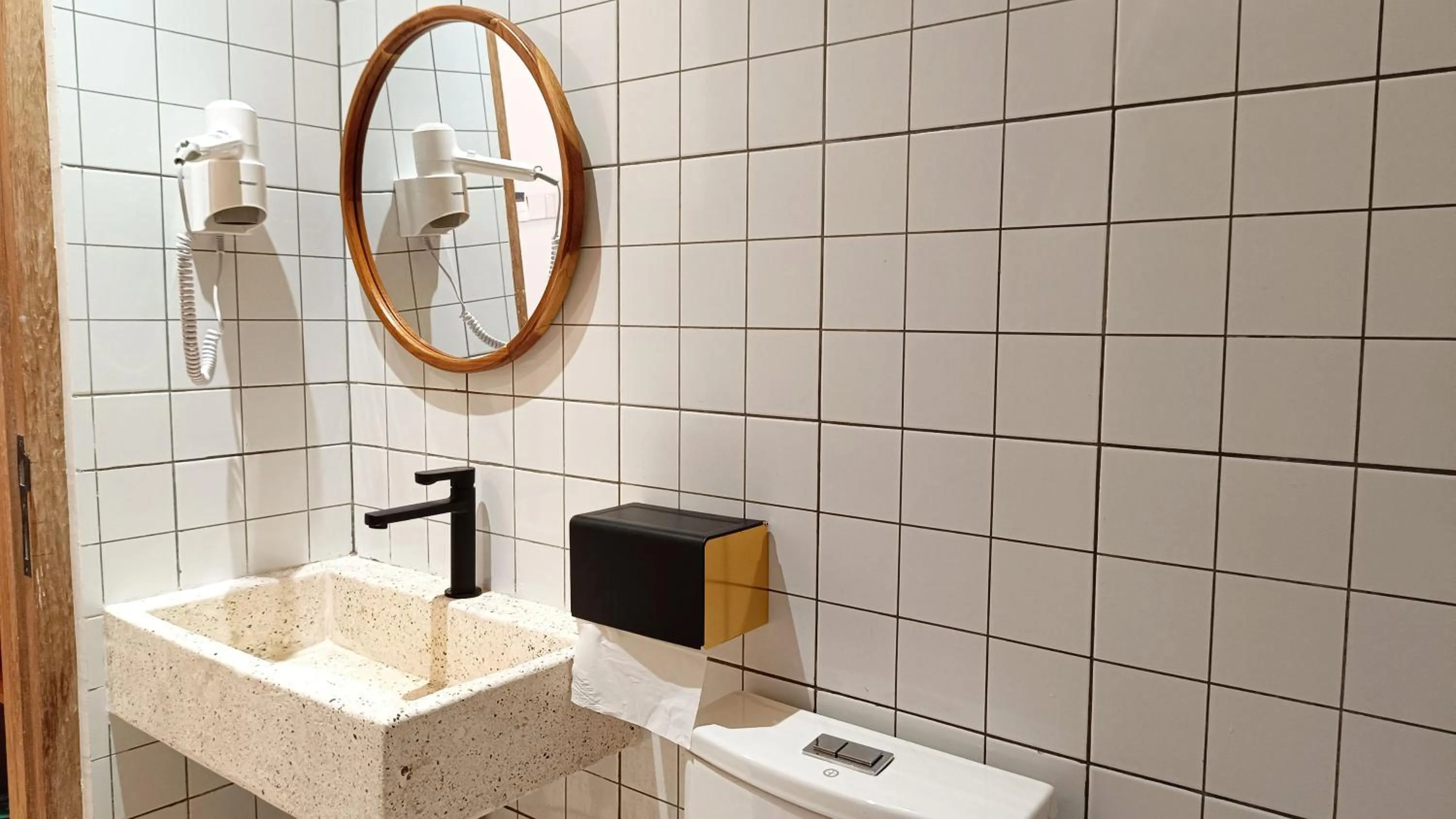 Shower in Sangkar Cottage & Eatery