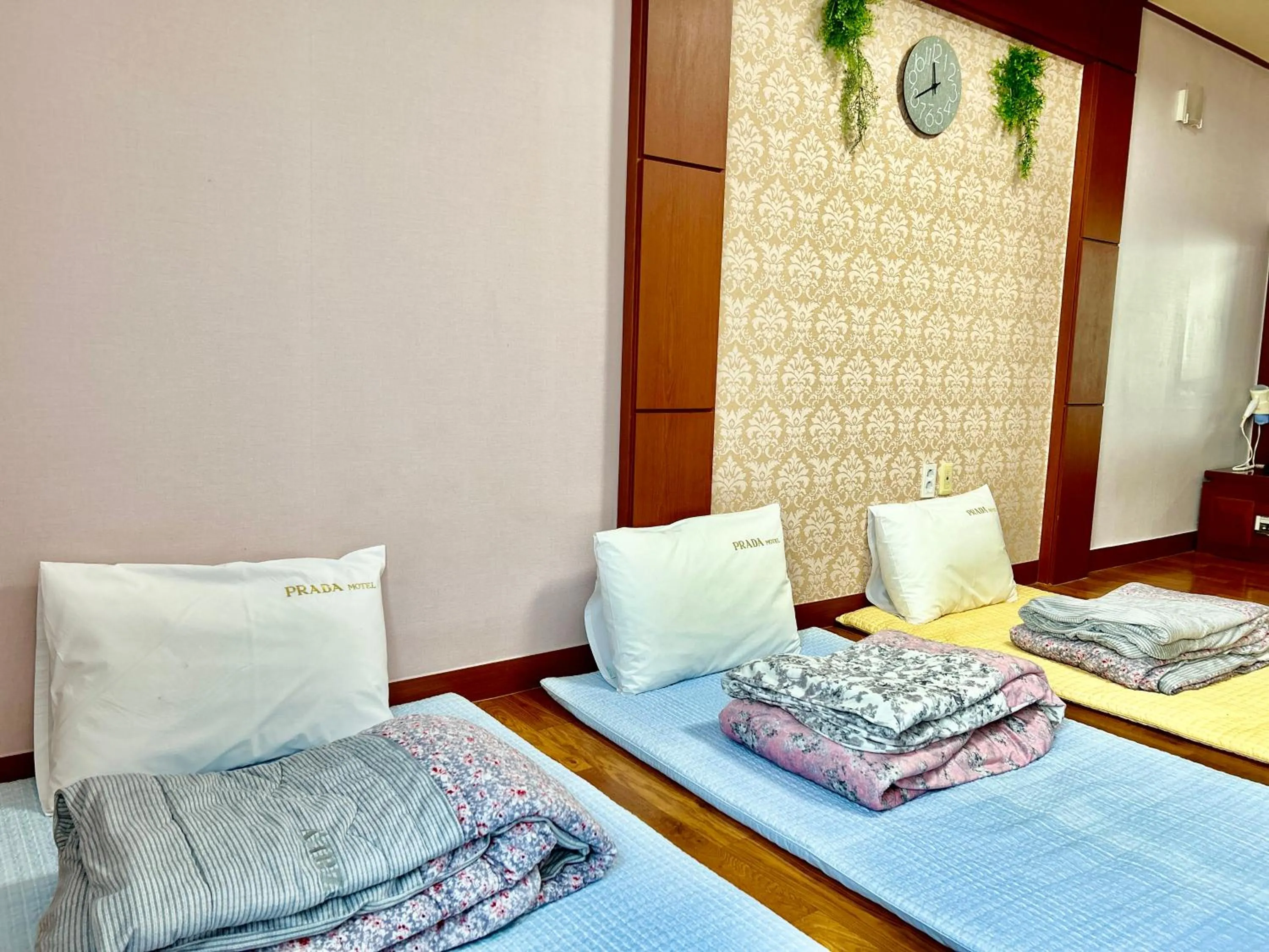 Photo of the whole room, Bed in Prada motel