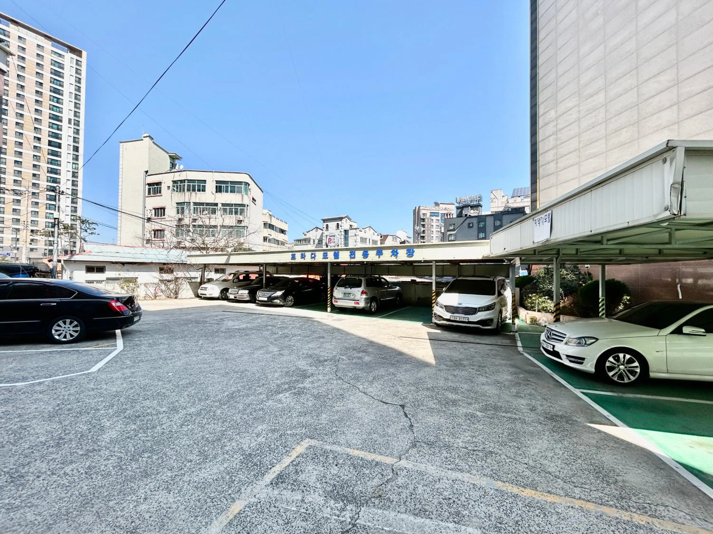 Parking in Prada motel