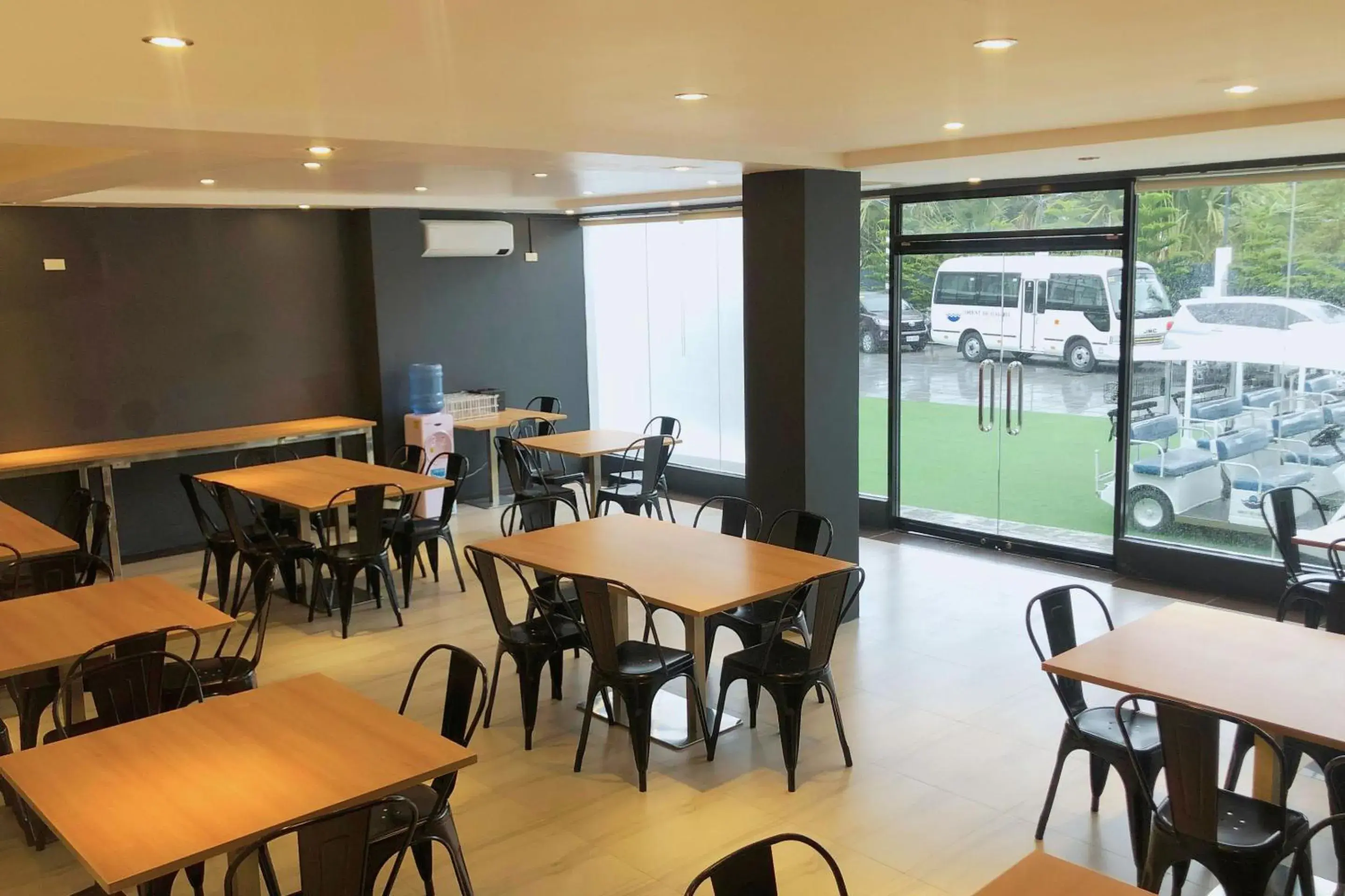 Restaurant/places to eat in Orient De Galera Beach Resort Restaurant/places to eat in Orient De Galera Beach Resort