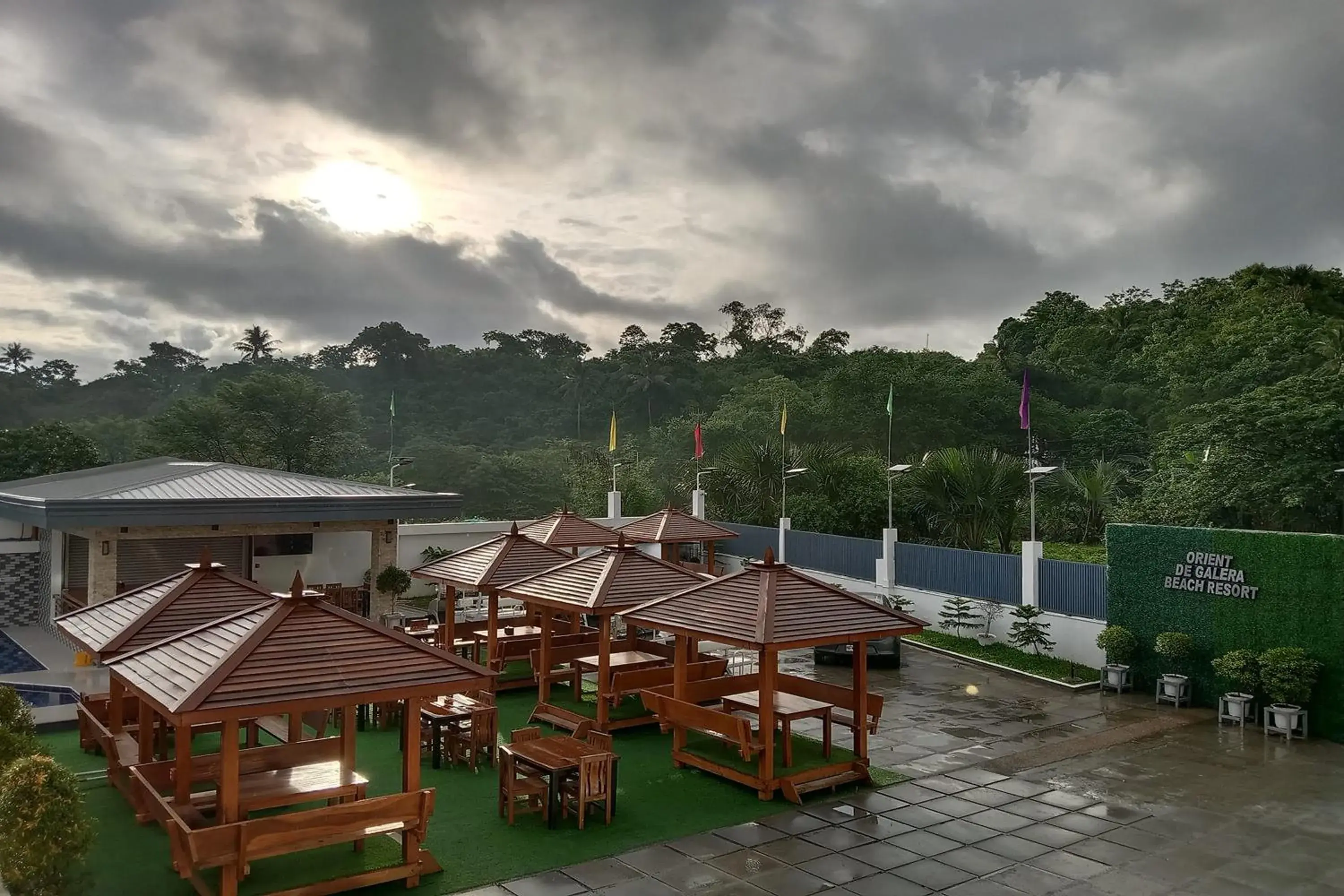 Restaurant/places to eat in Orient De Galera Beach Resort Restaurant/places to eat in Orient De Galera Beach Resort