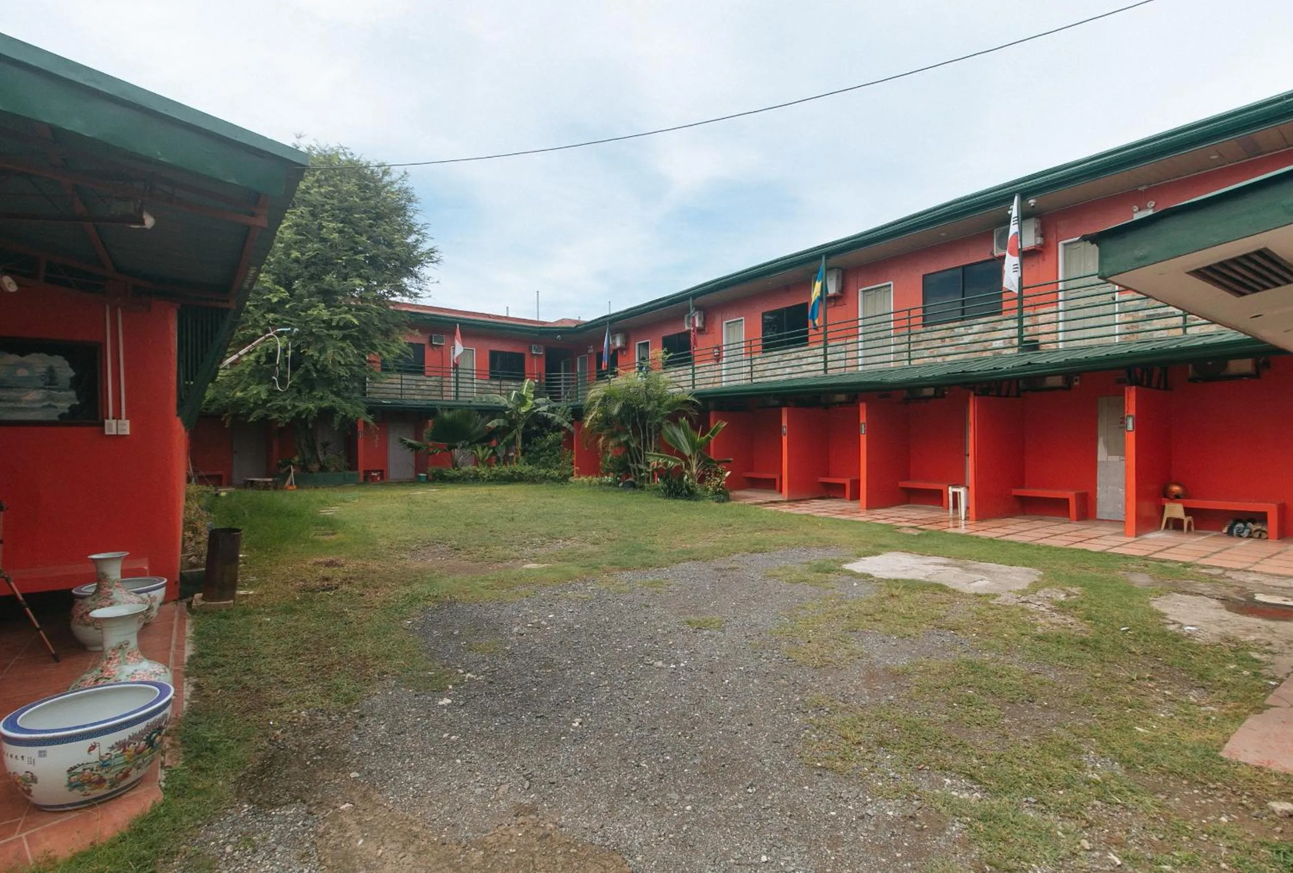 Max Travellers Inn by RedDoorz