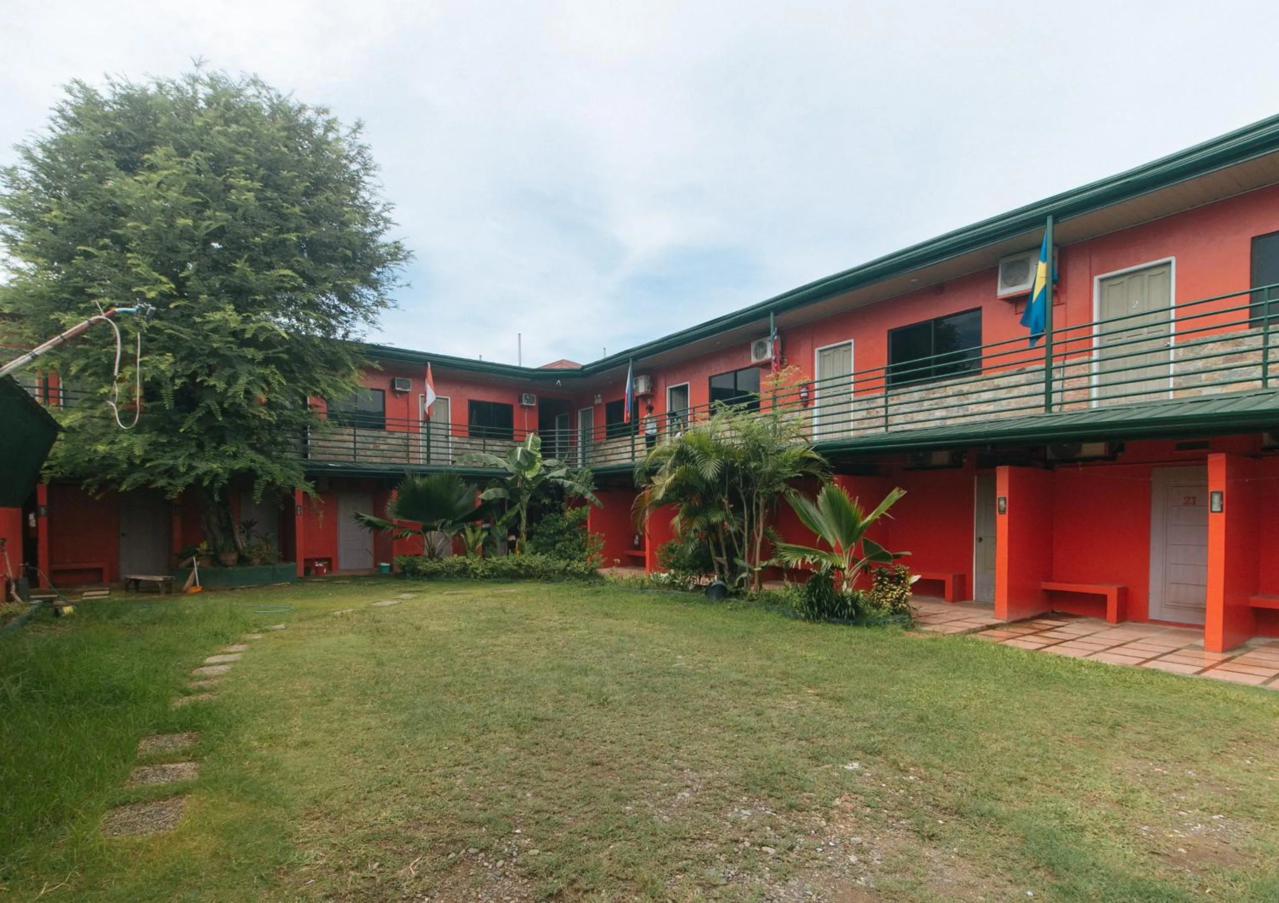 Max Travellers Inn by RedDoorz