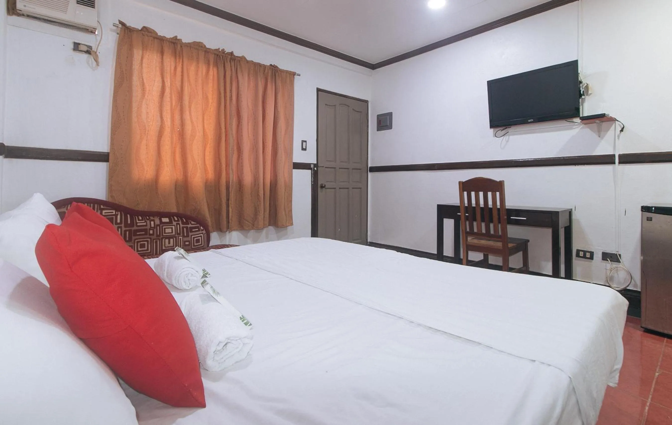 Max Travellers Inn by RedDoorz