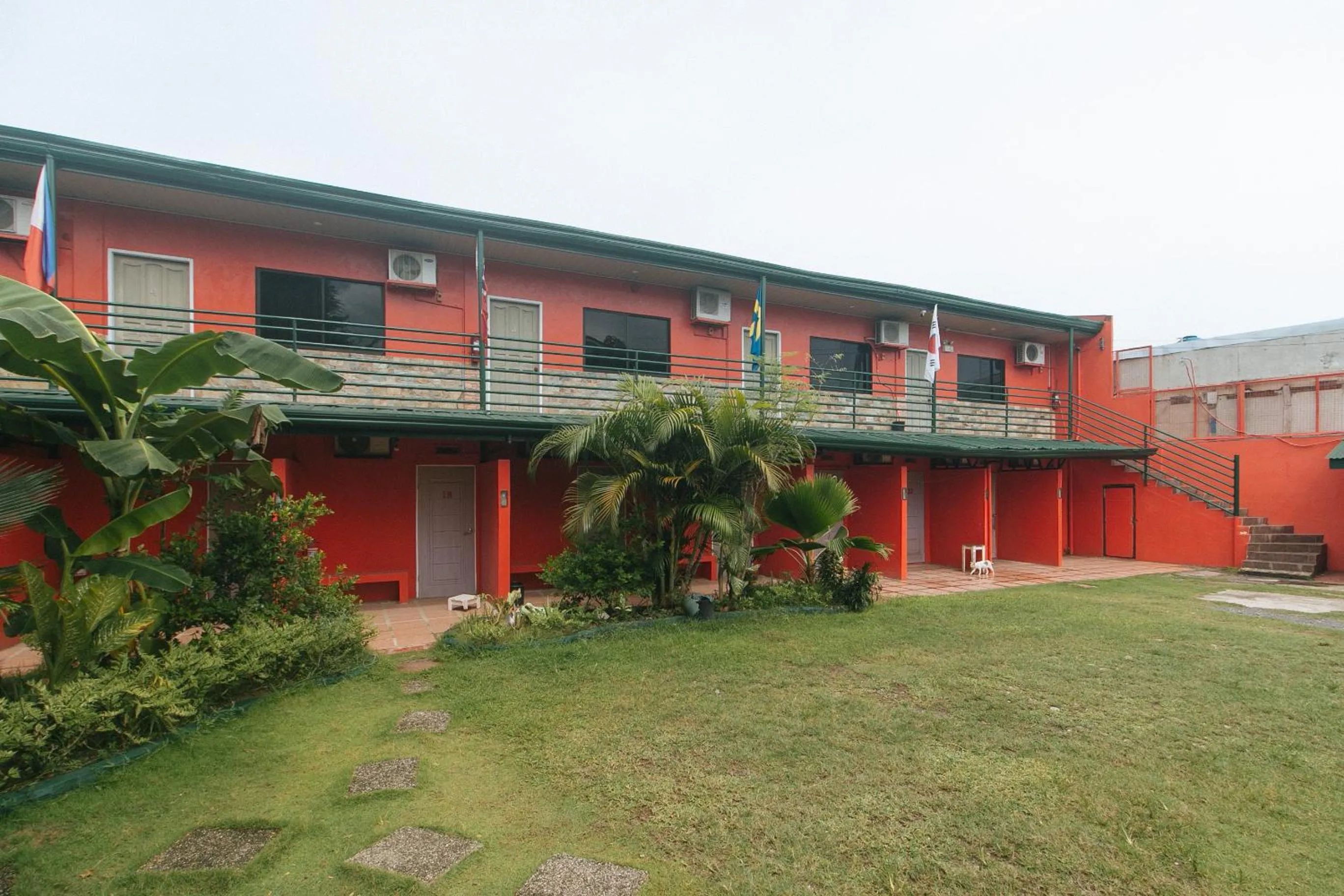 Max Travellers Inn by RedDoorz