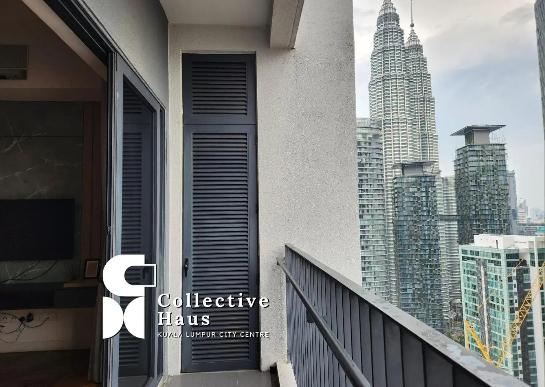 Premium 3-Bedroom Suite with Bathtub in The Mews KLCC Kuala Lumpur by Collective Haus Premium 3-Bedroom Suite with Bathtub in The Mews KLCC Kuala Lumpur by Collective Haus