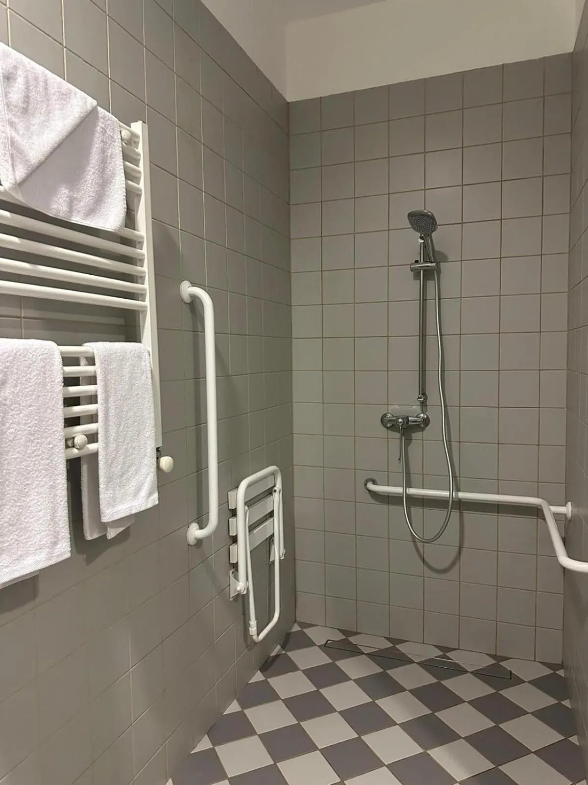 Shower in Le Port Boutique Apart Hotel
