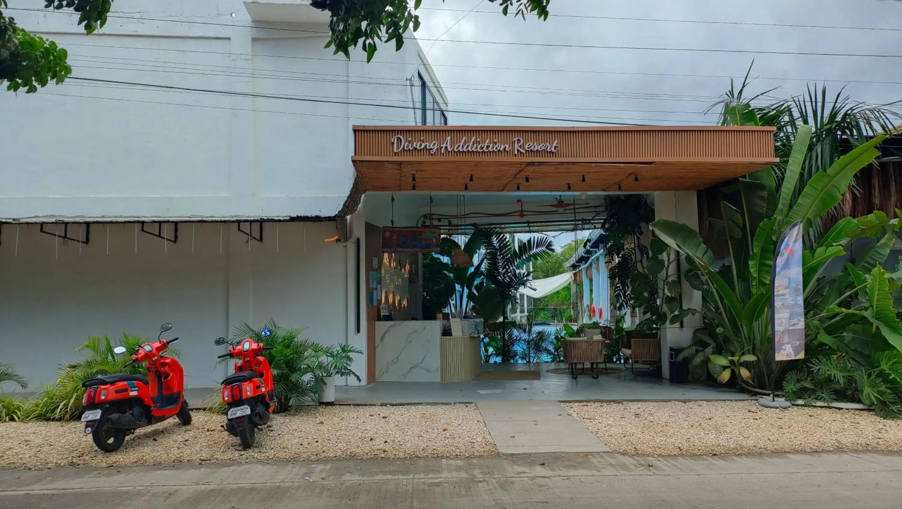 Property building in Diving Addiction Resort Property building in Diving Addiction Resort