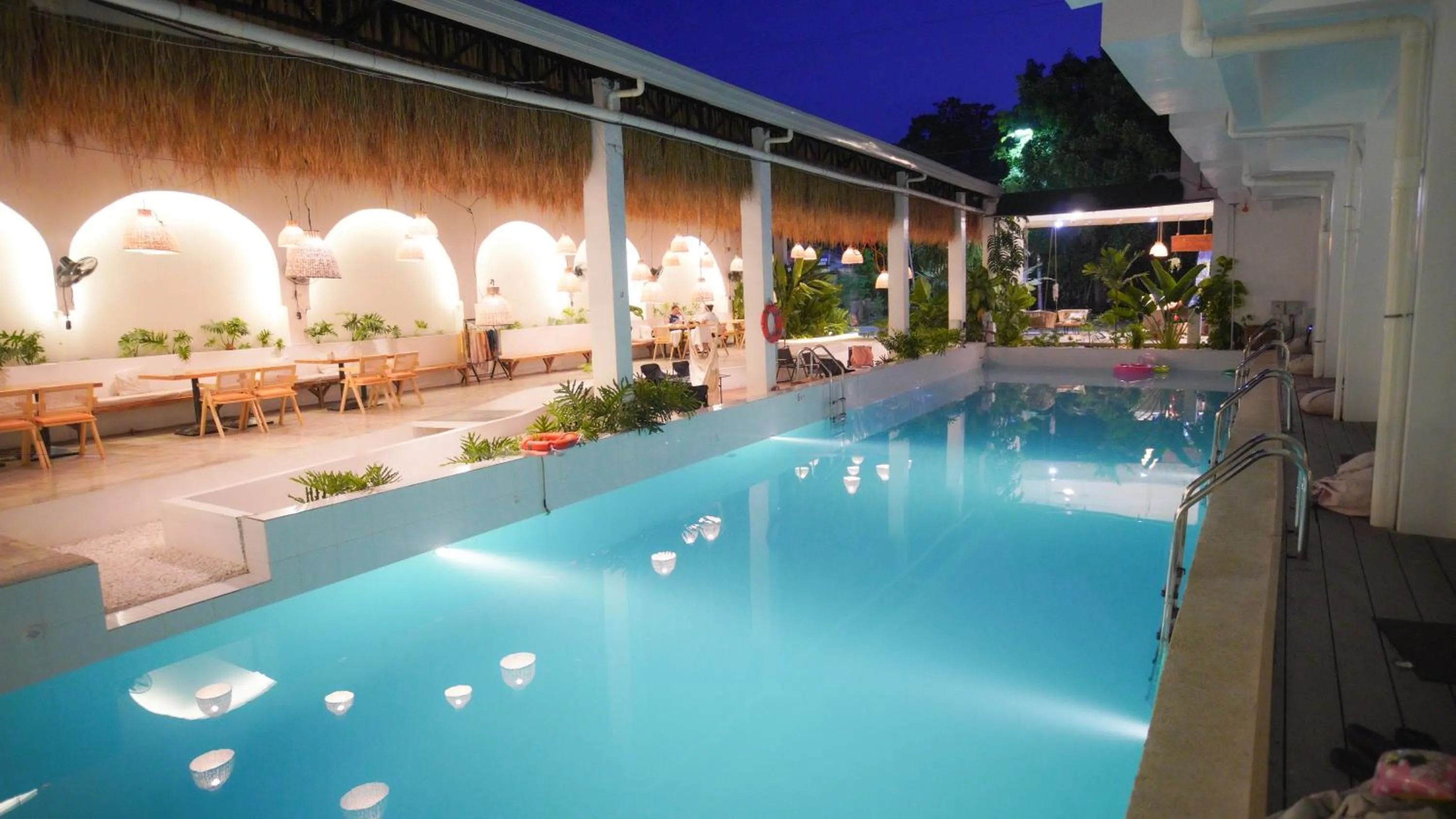 Swimming pool in Diving Addiction Resort