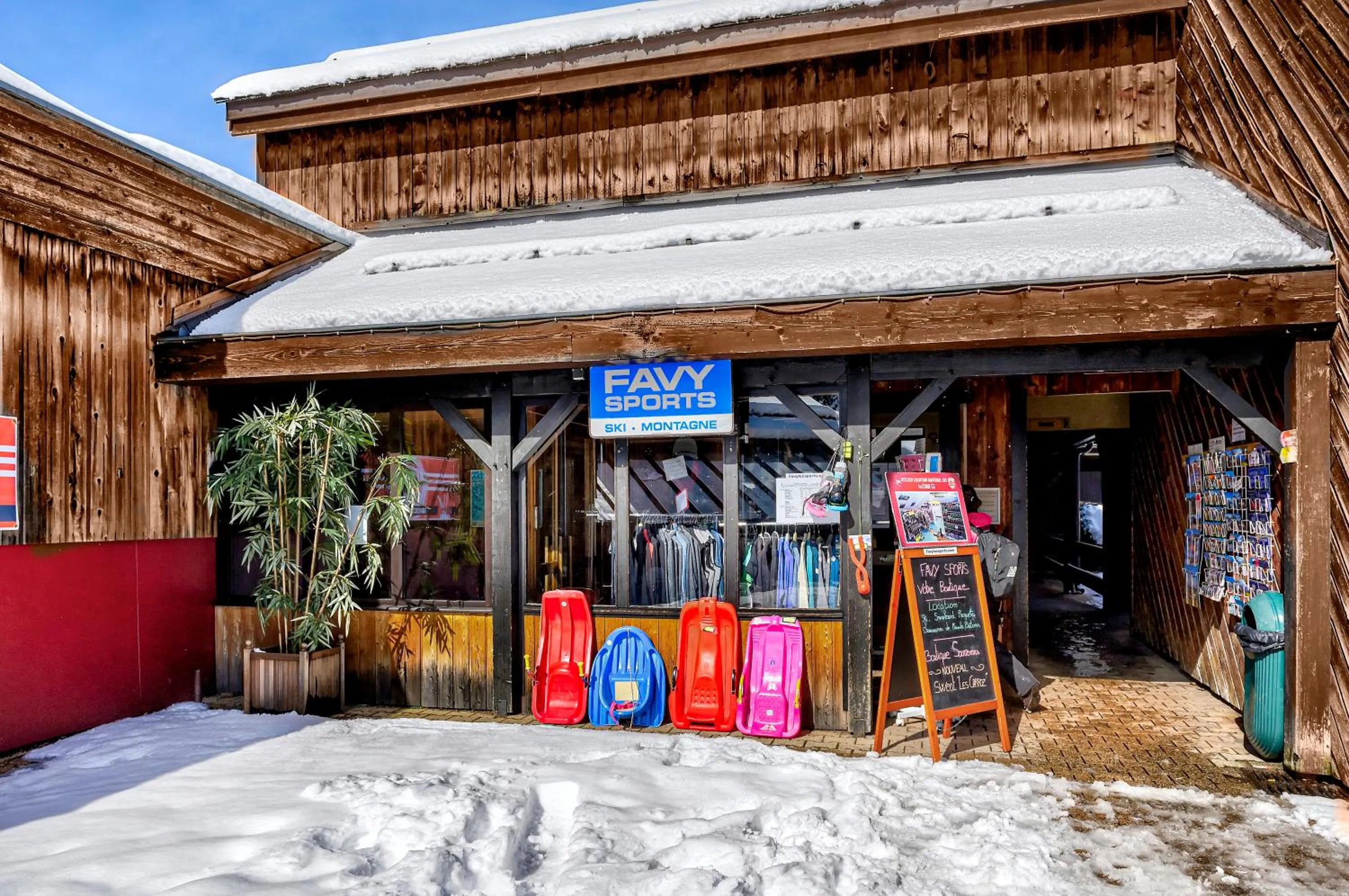 Skiing in Village Club Les Tavaillons