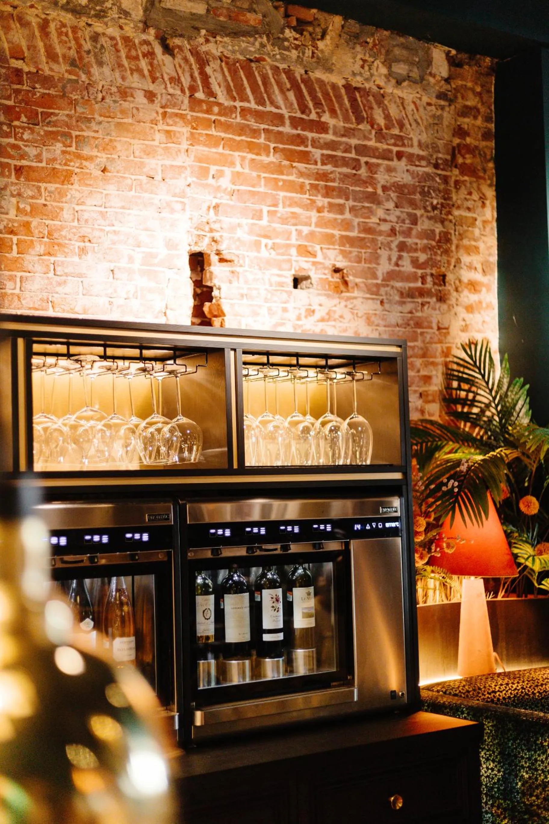 Restaurant/places to eat in Ambassador City Centre Hotel