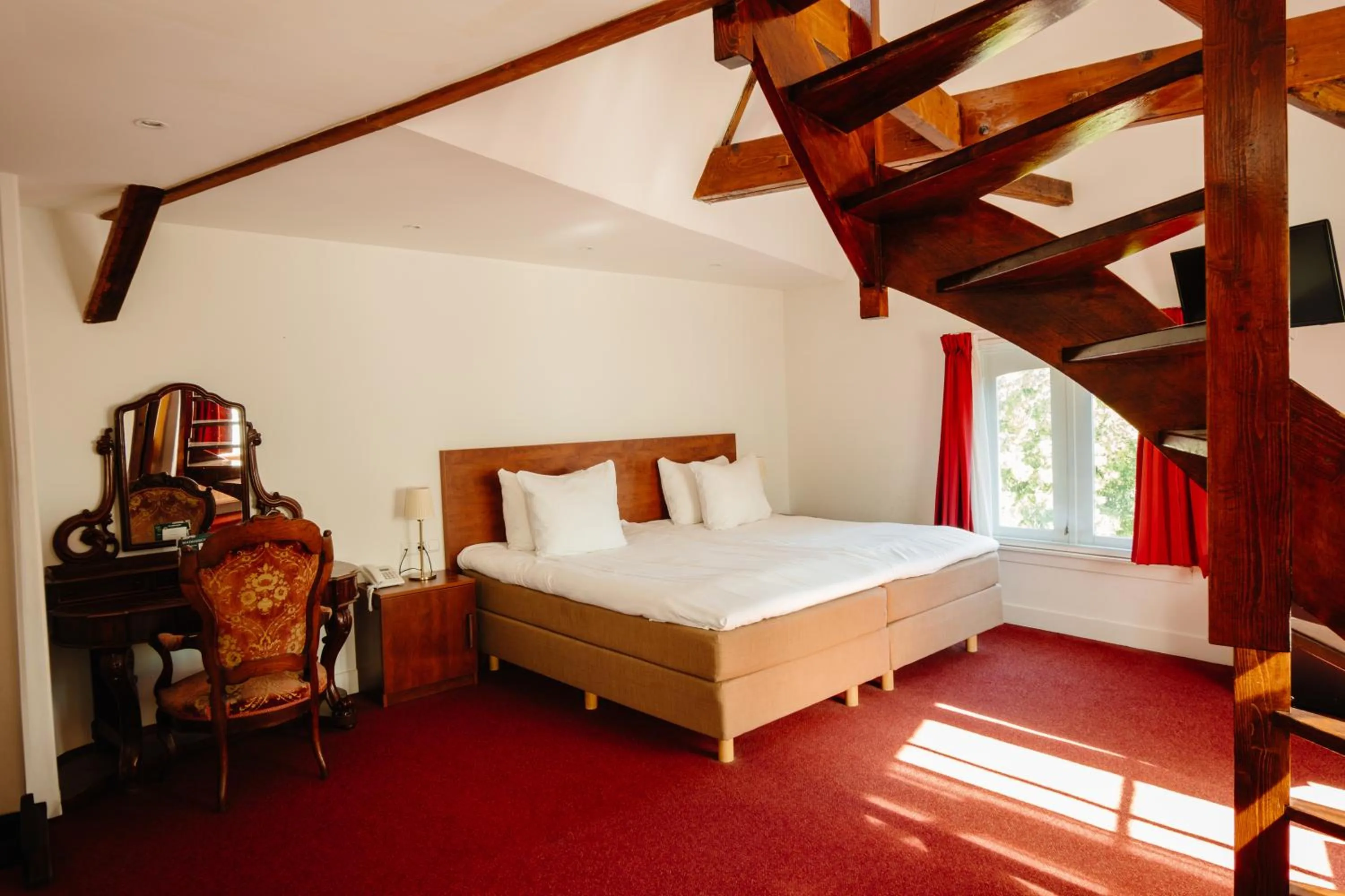 Bed in Ambassador City Centre Hotel