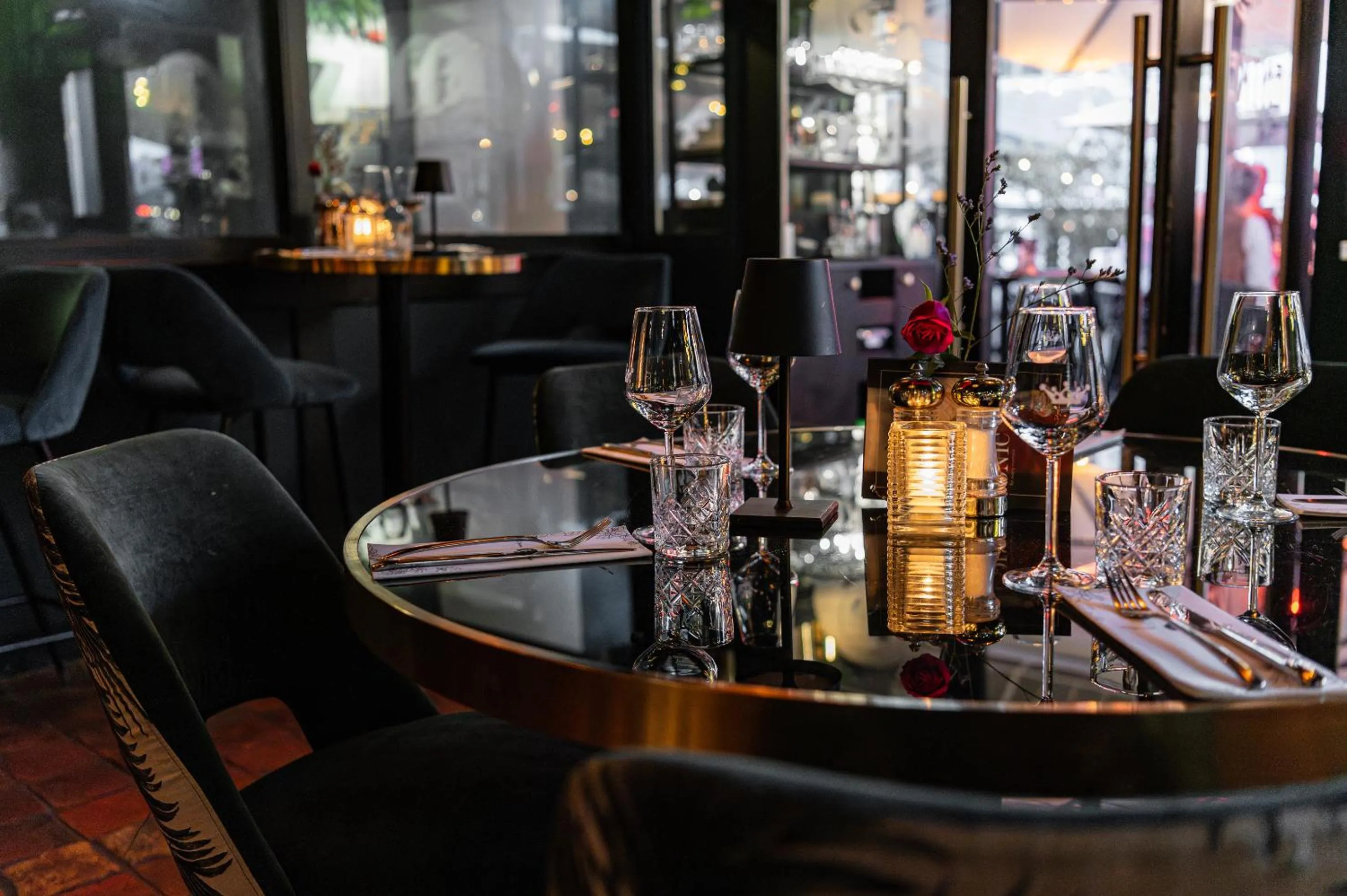 Restaurant/places to eat in Ambassador City Centre Hotel