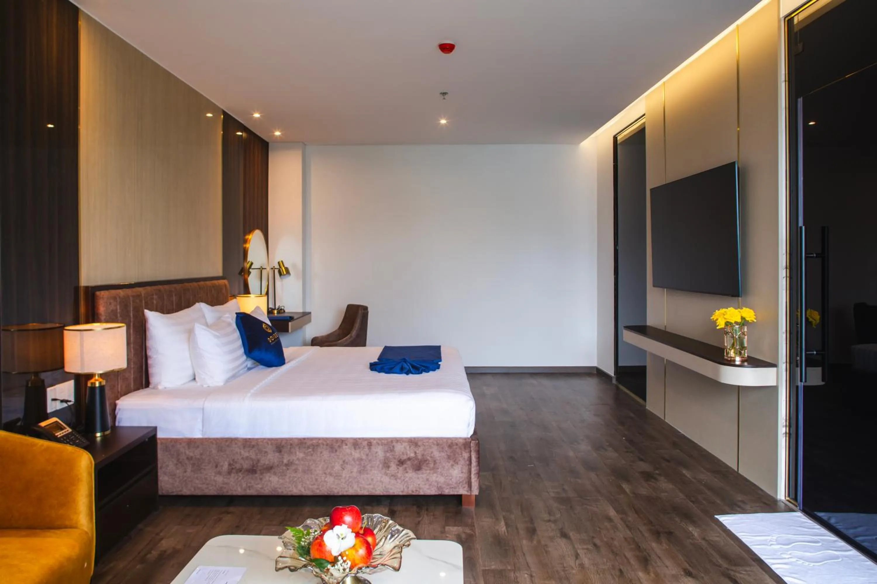 Bedroom, Bed in SANDALS AQUILA HOTEL