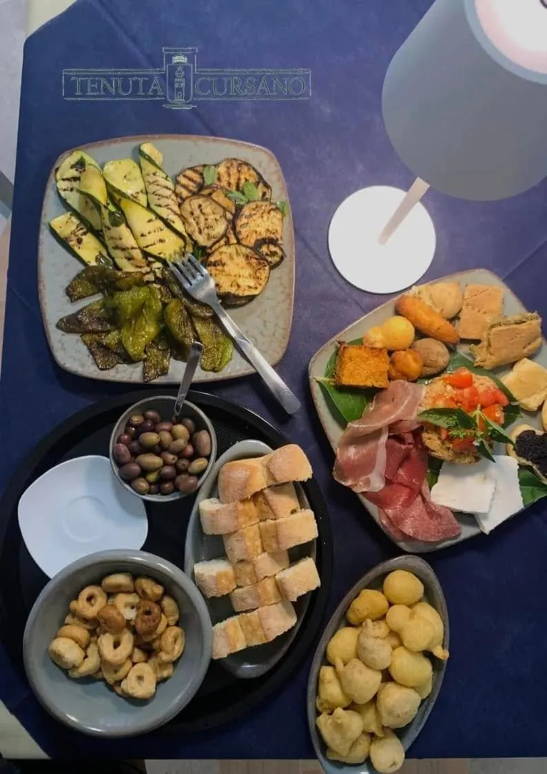 Restaurant/places to eat in Tenuta Cursano