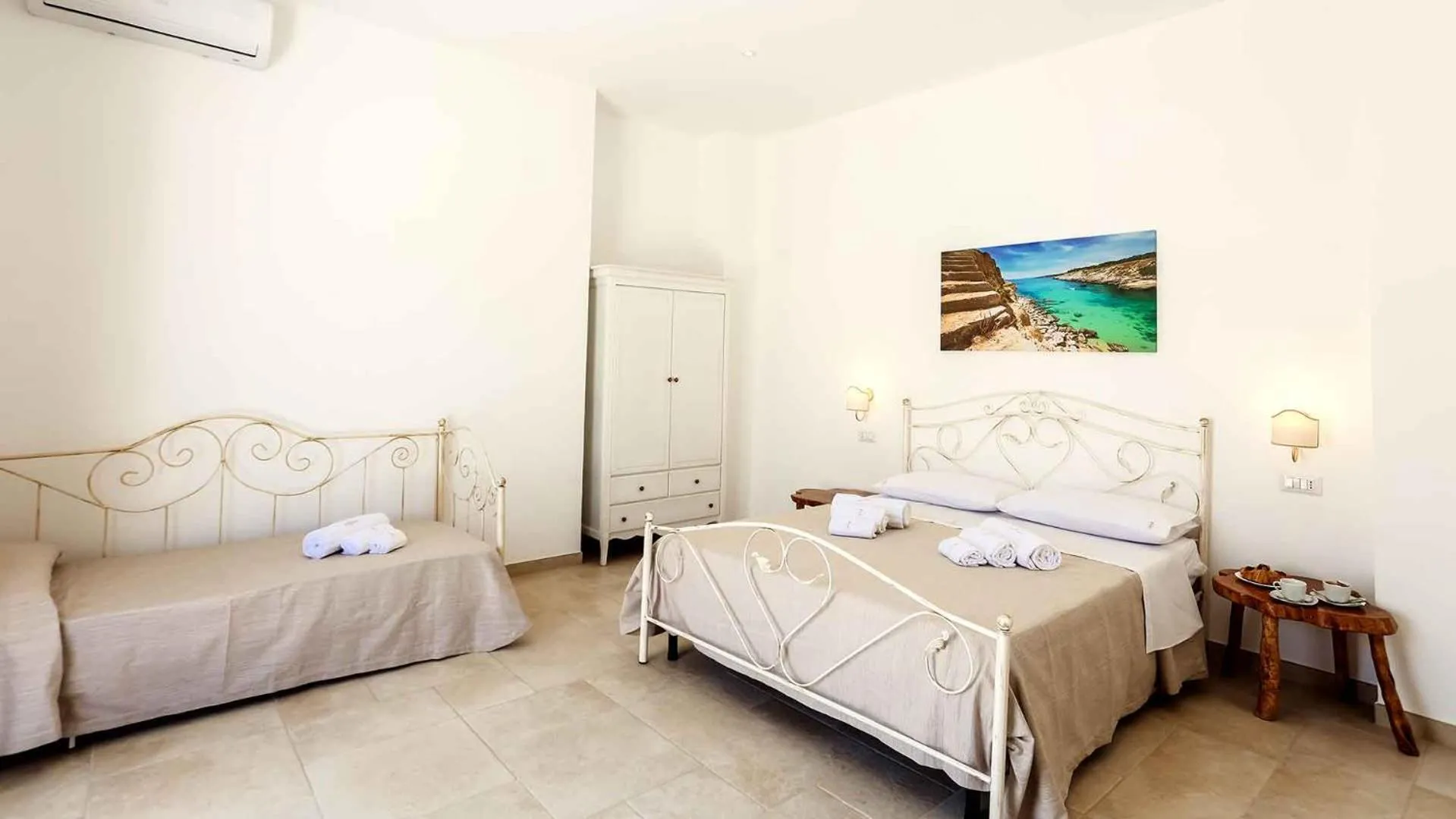Photo of the whole room, Bed in Tenuta Cursano