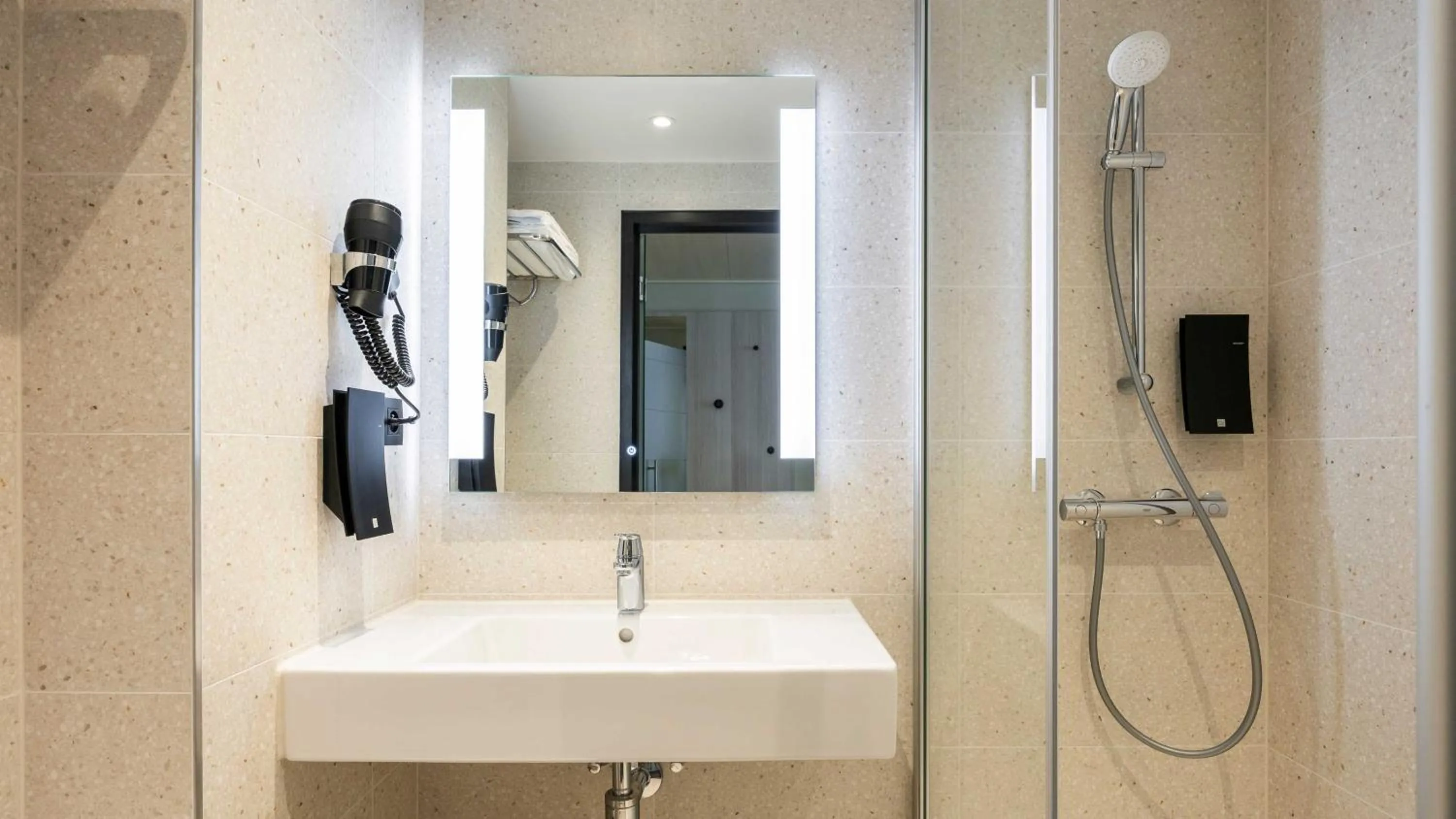 Shower in Citybox Brussels Centre Louise