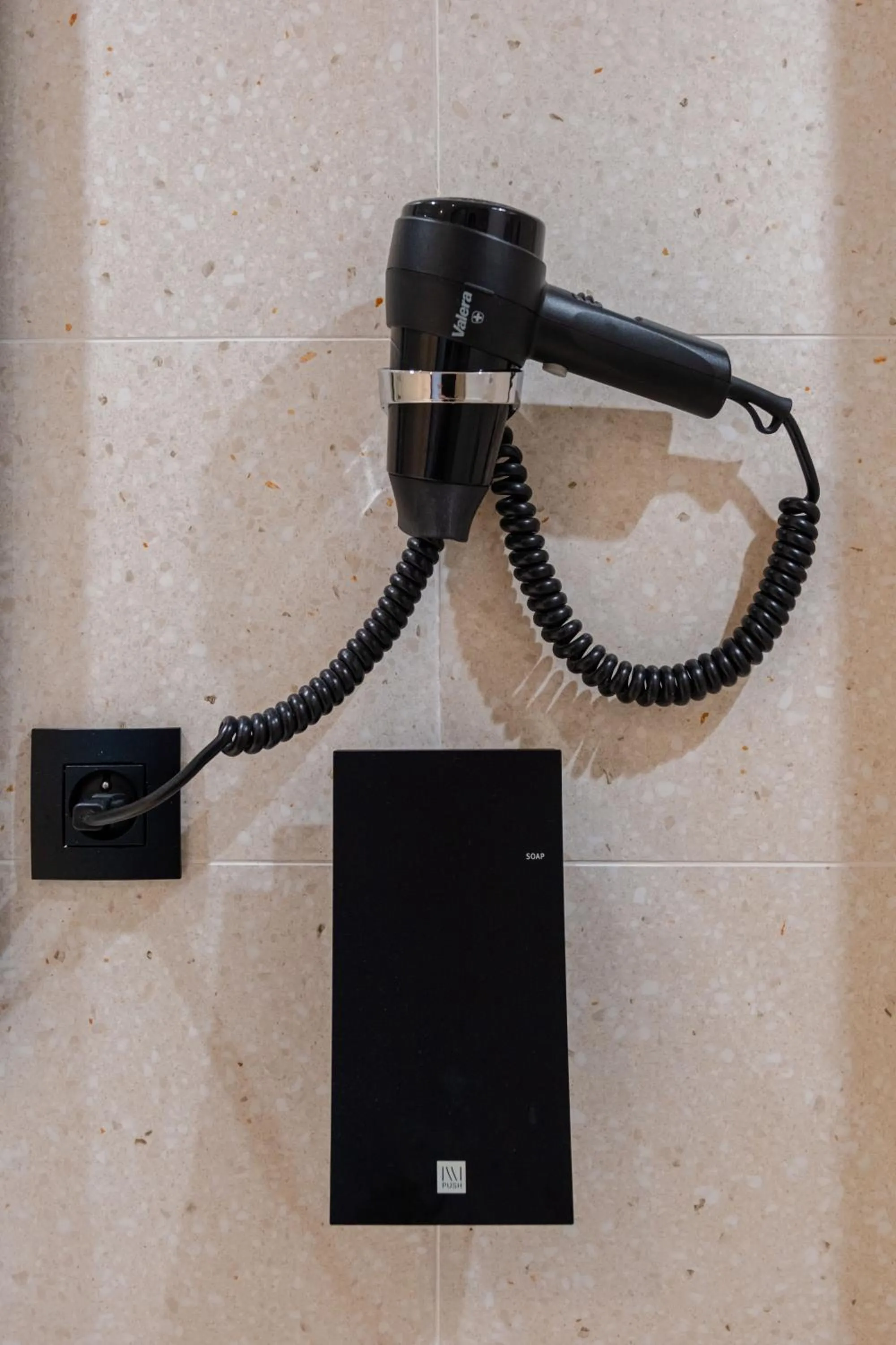 hair dryier in Citybox Brussels Centre Louise