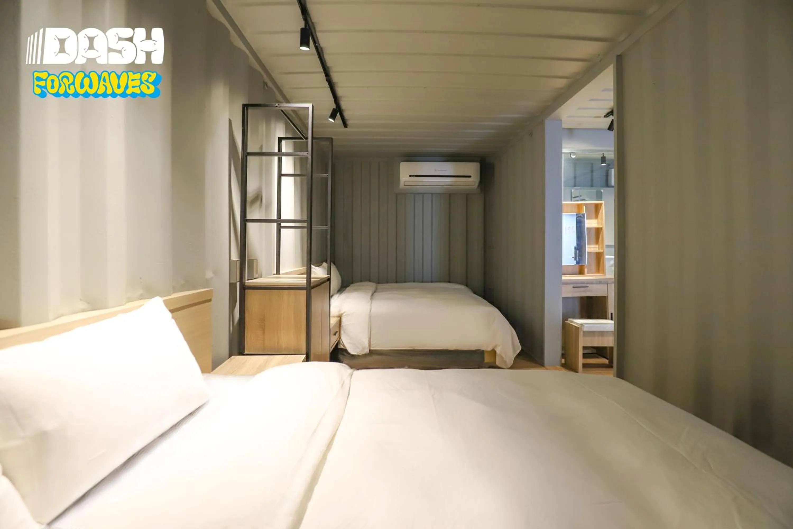 Bed in Dash Forwaves Hotel