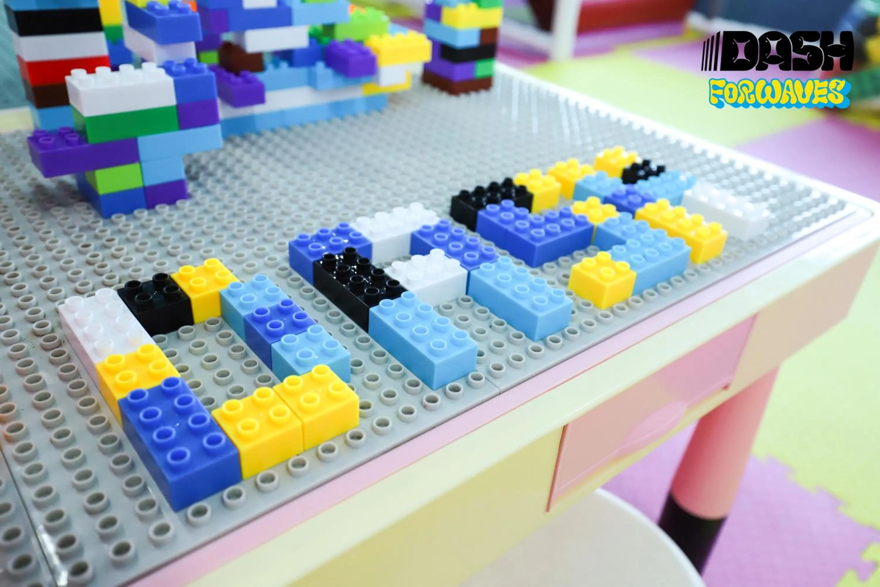 Text overlay in Dash Forwaves Hotel