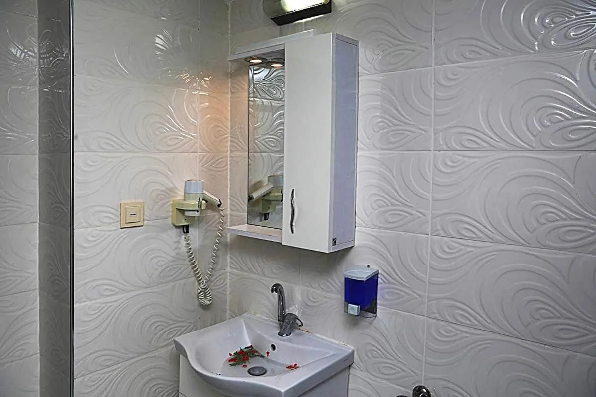 Shower in Club Bayar Beach Hotel