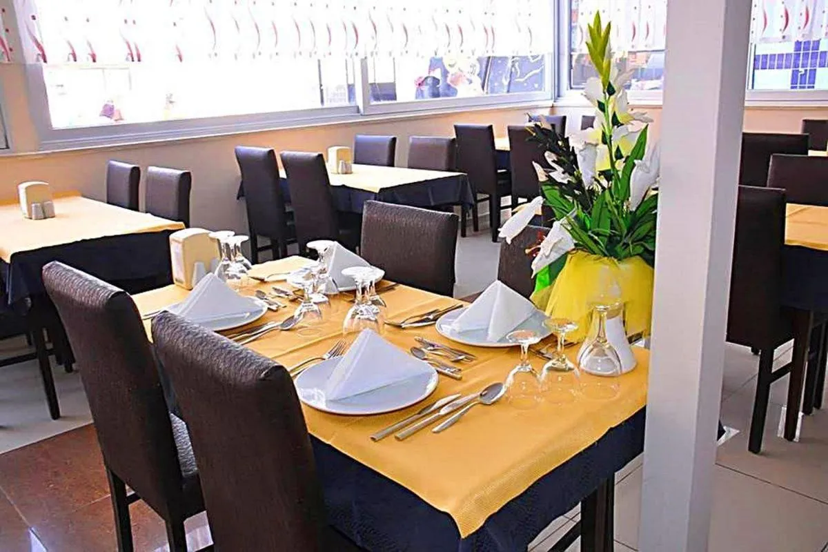 Restaurant/places to eat in Club Bayar Beach Hotel